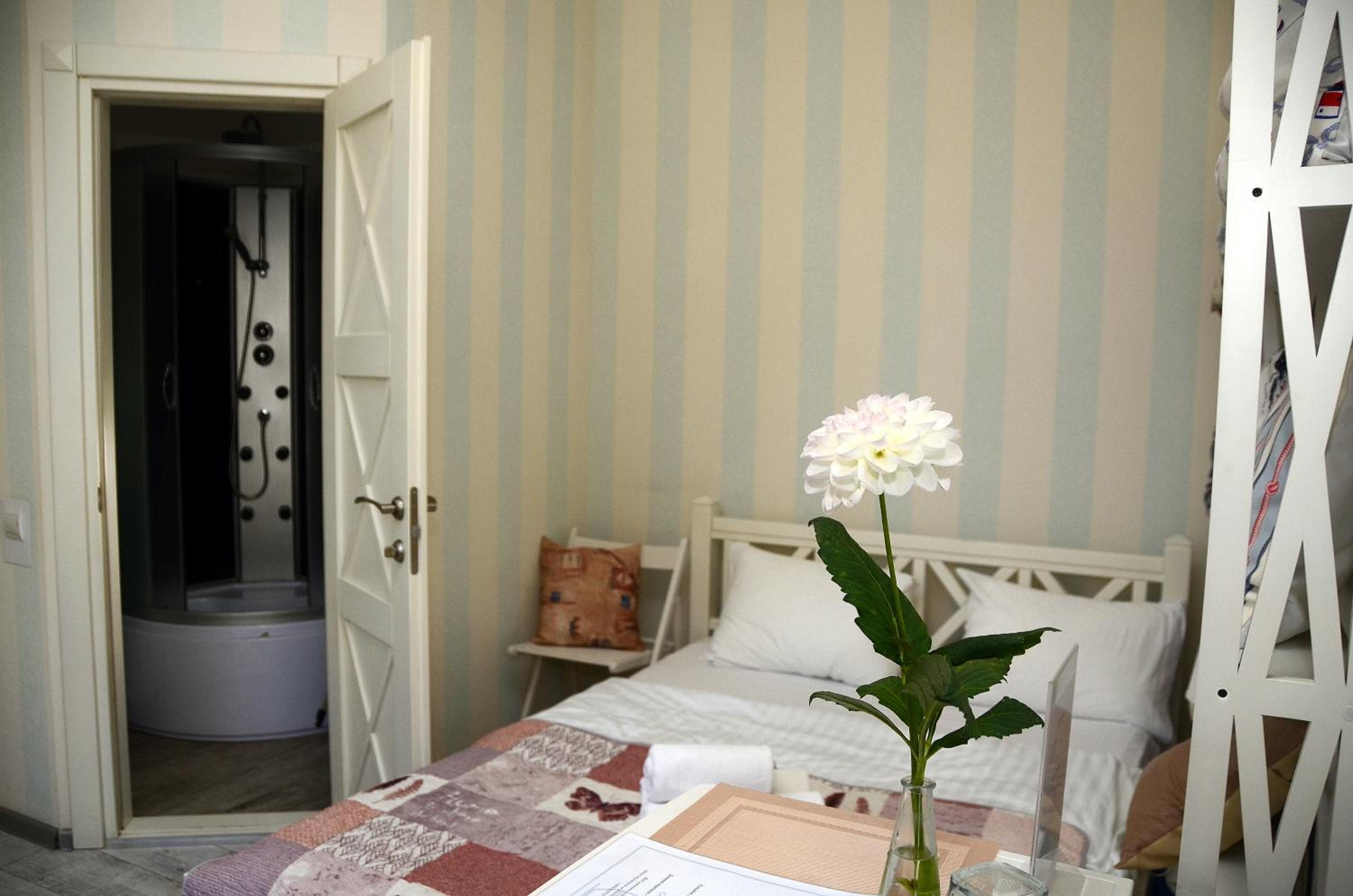 Queen Room with Balcony photo 3