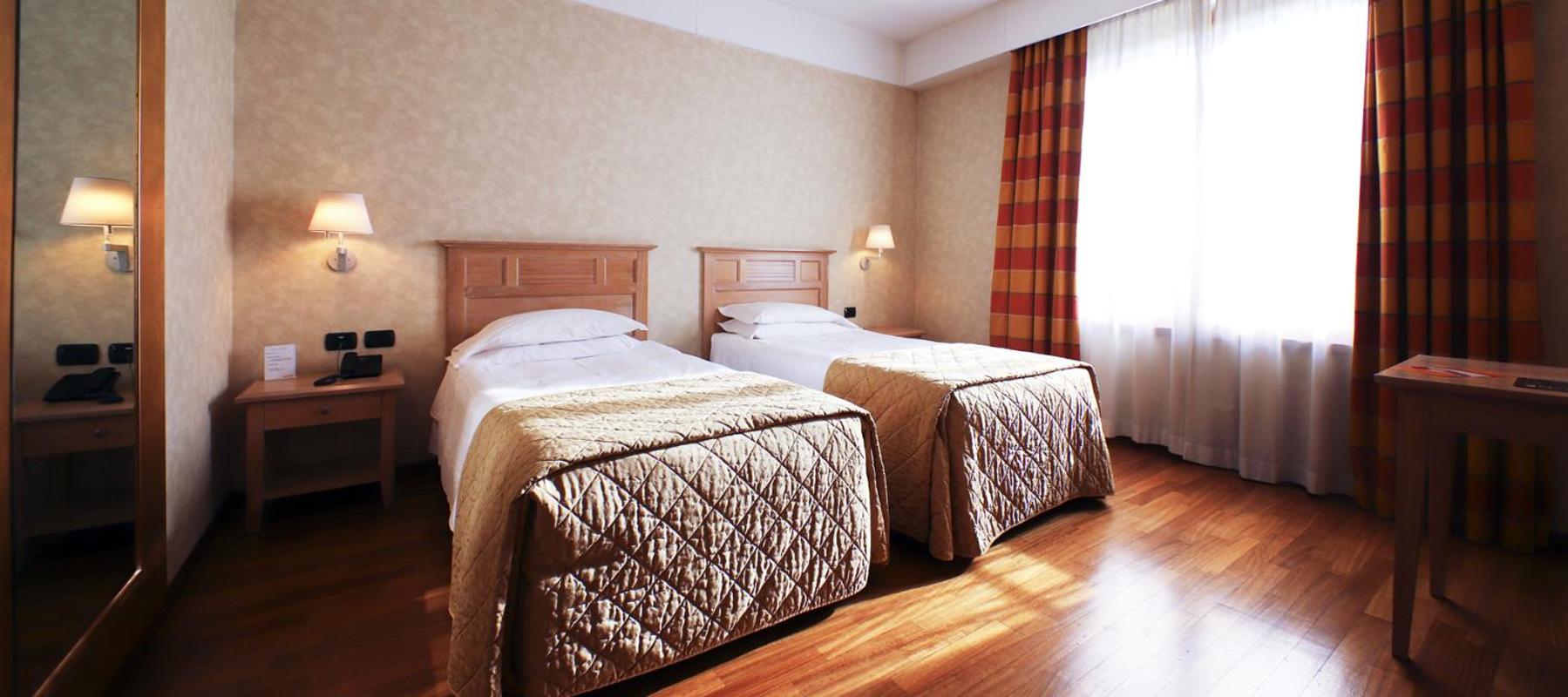 Prestige Twin Room - Photo 3