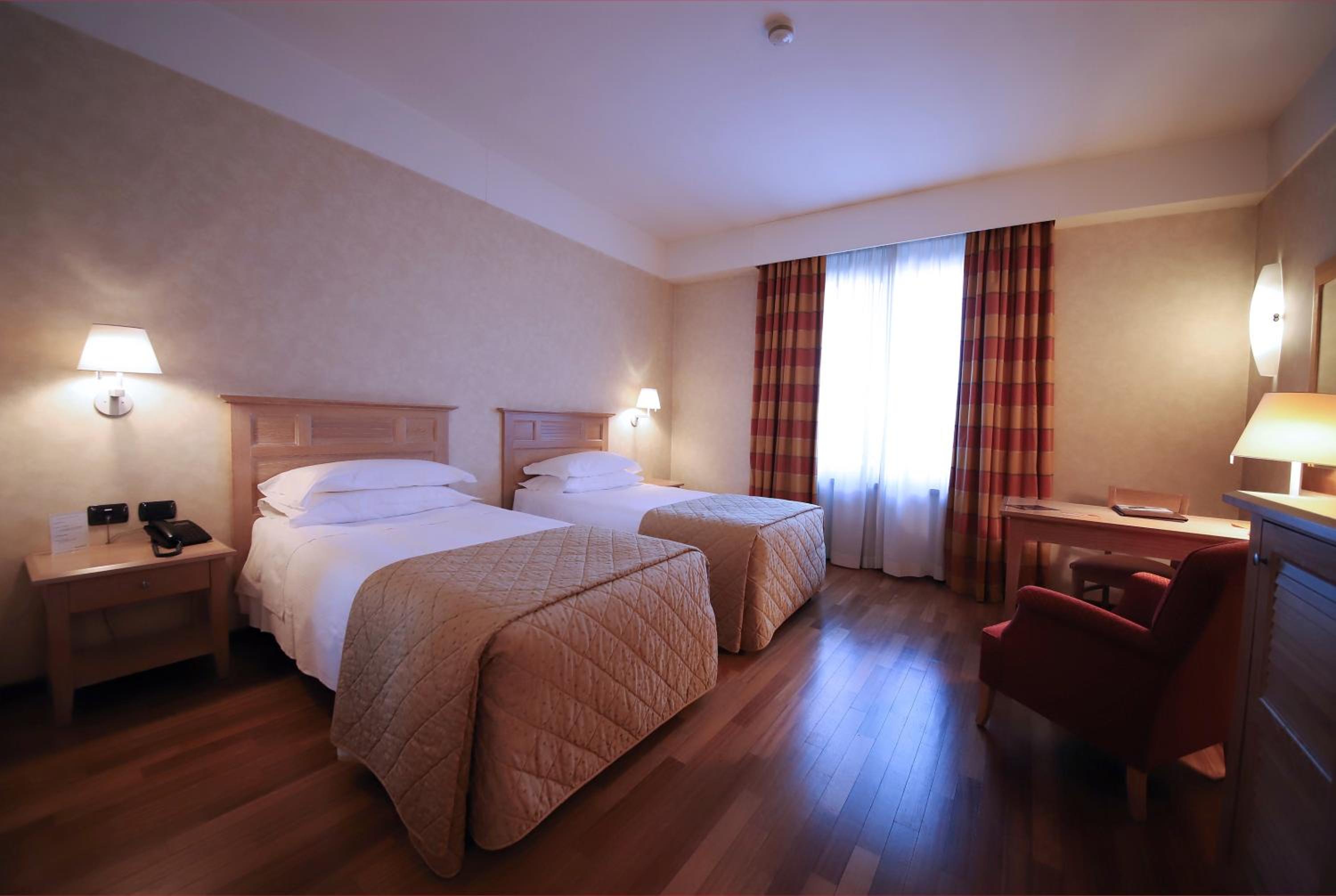 Prestige Twin Room - Photo 1