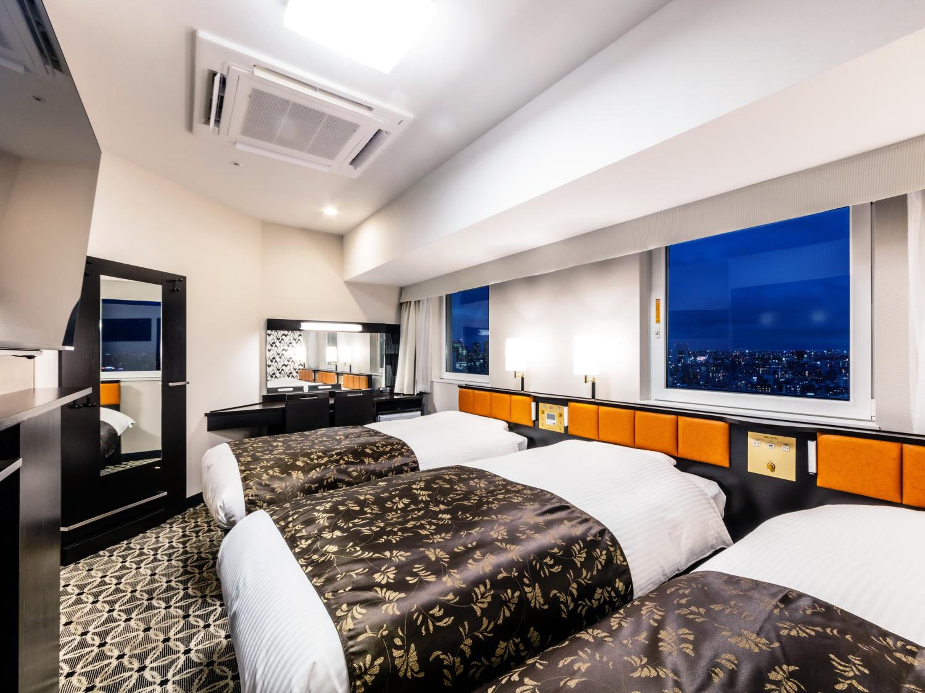 Triple Room-Non-Smoking【High Floor】 - Photo 1