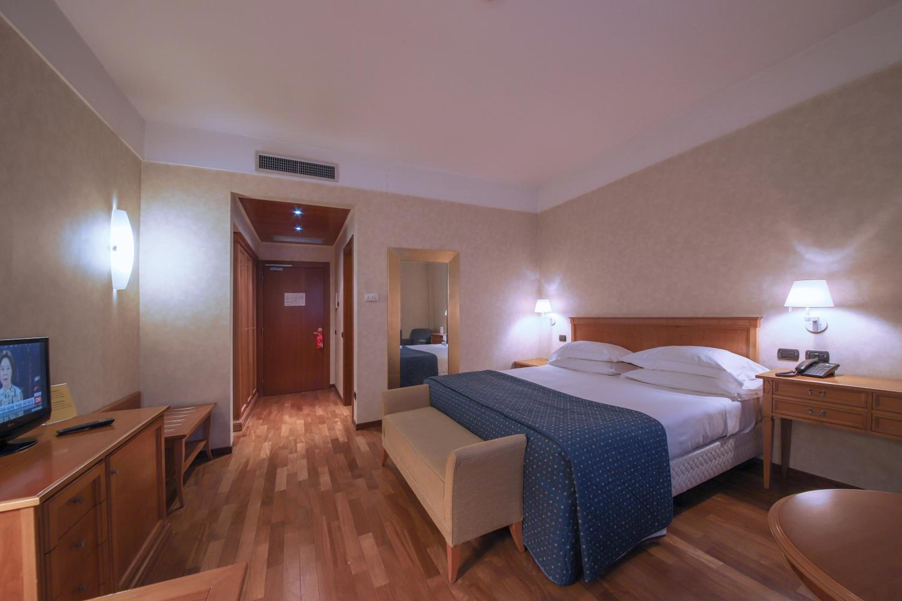 Double Room with Garden View - Photo 5