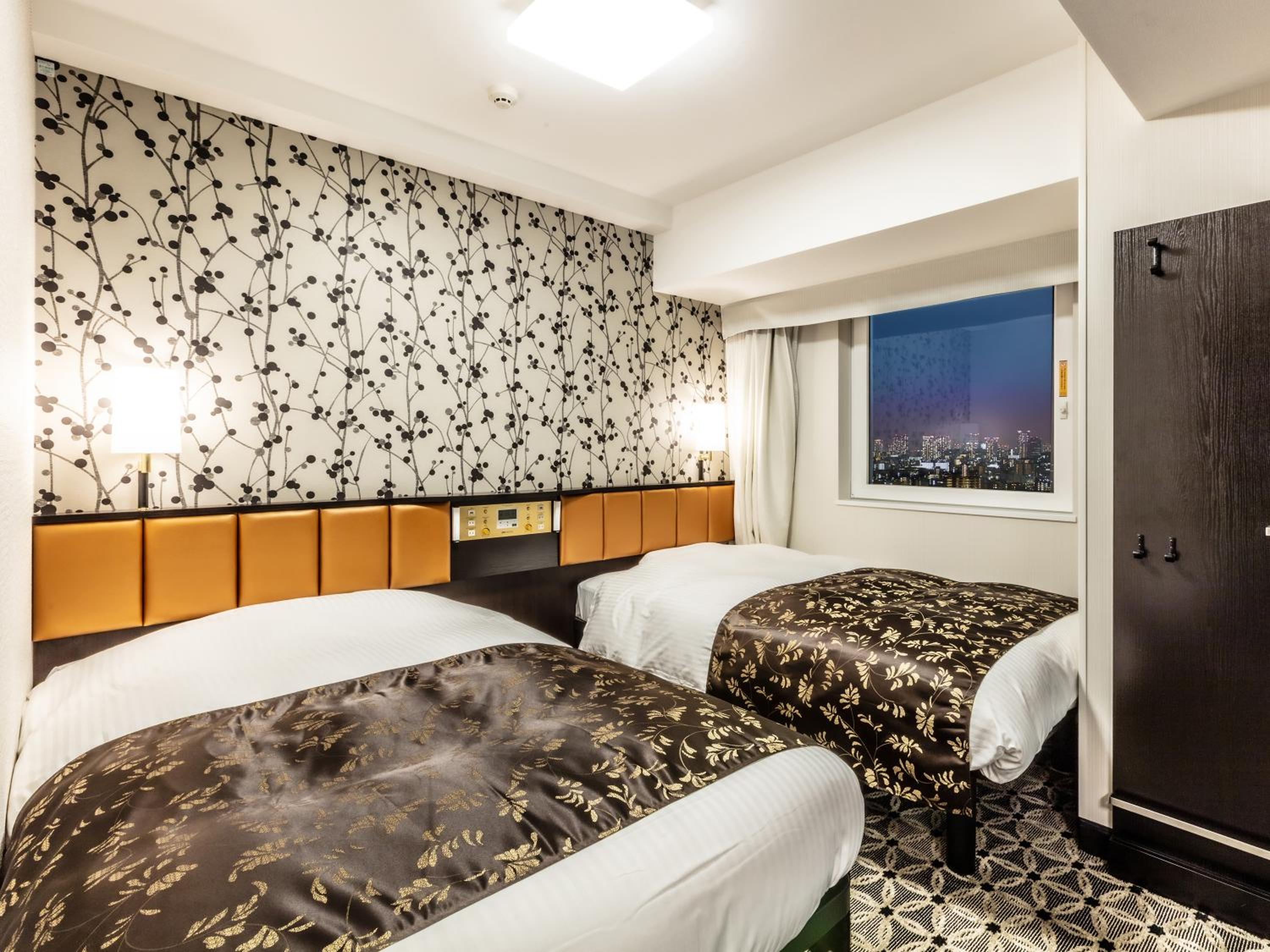 Standard Twin Room-Non-Smoking 【High Floor】 - Photo 1