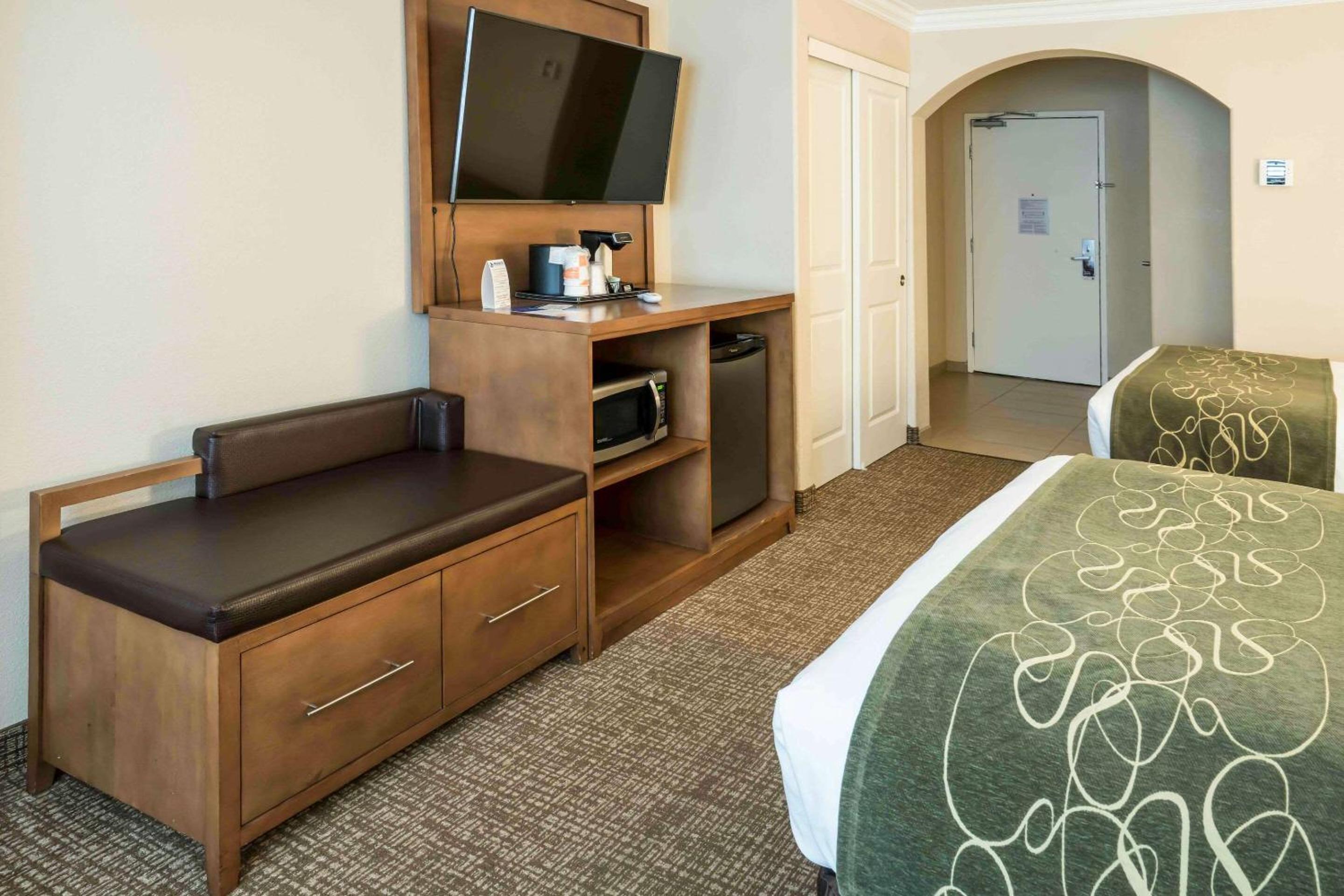 Double Suite - Non-Smoking - Photo 3