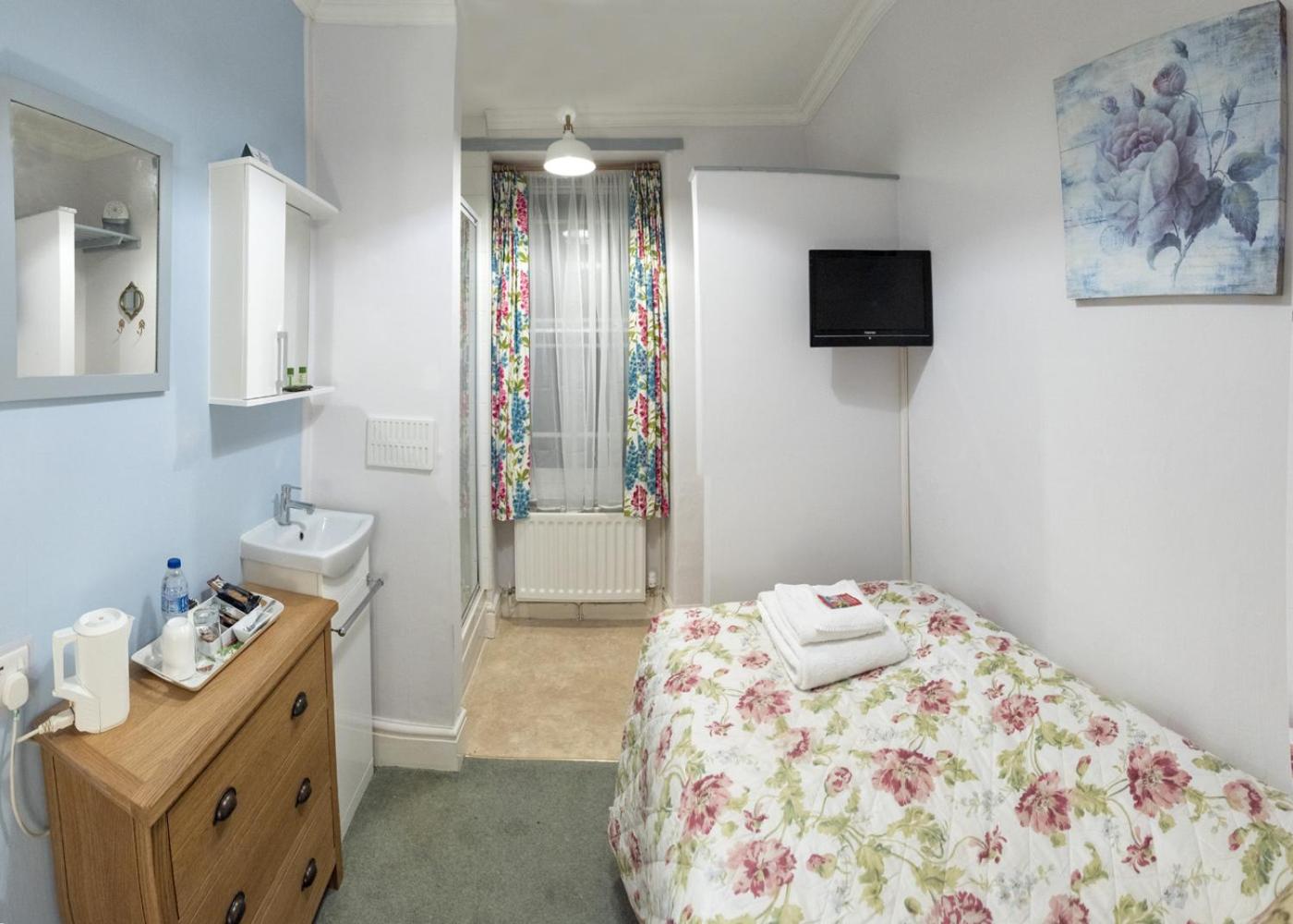 Standard Single Room with Shower