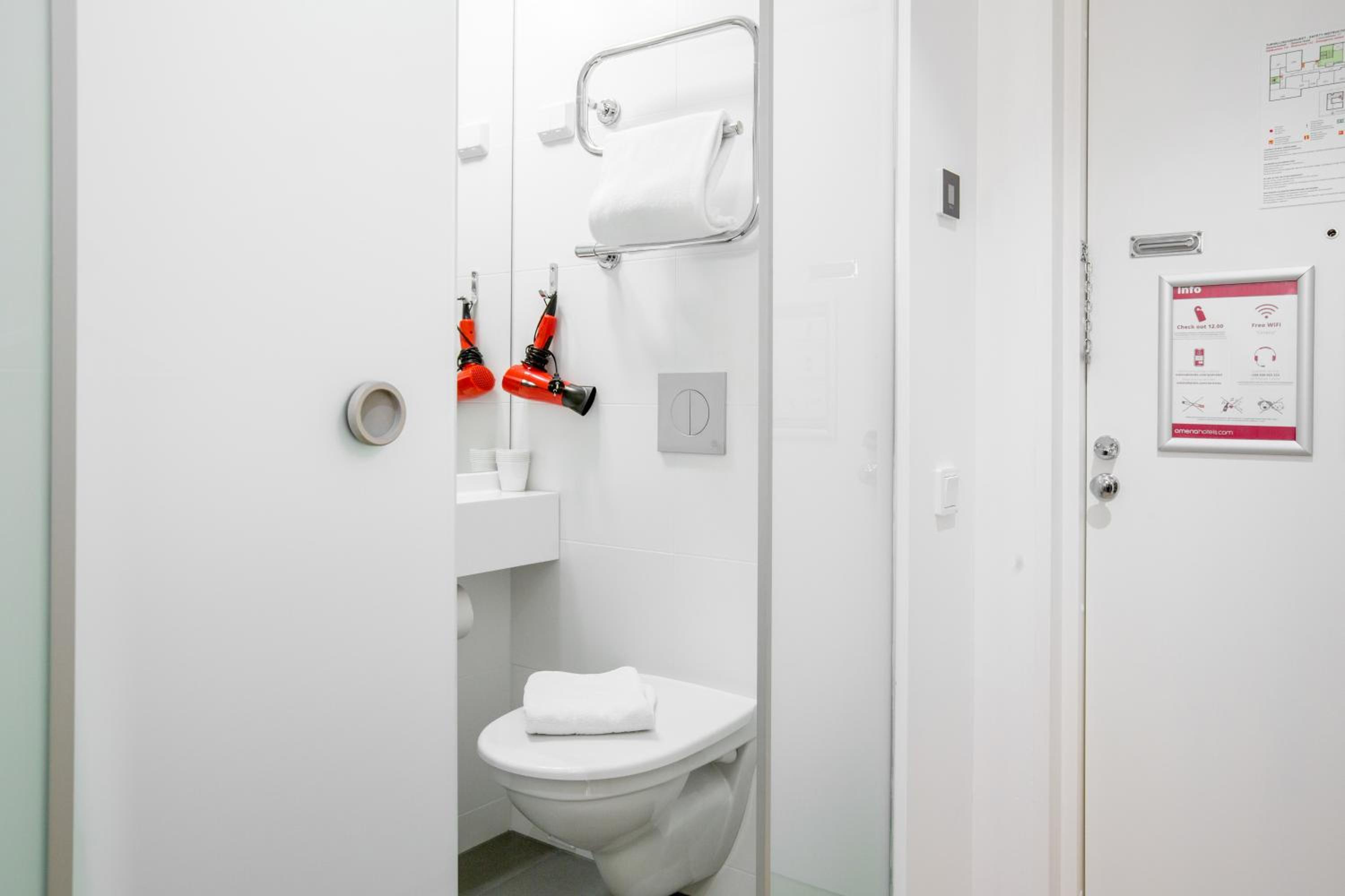 Single Room thumbnail 5