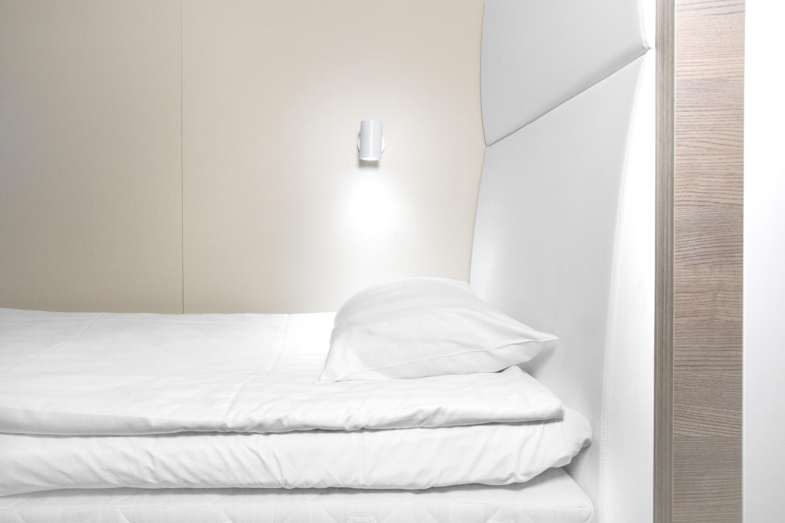 Single Room thumbnail 6