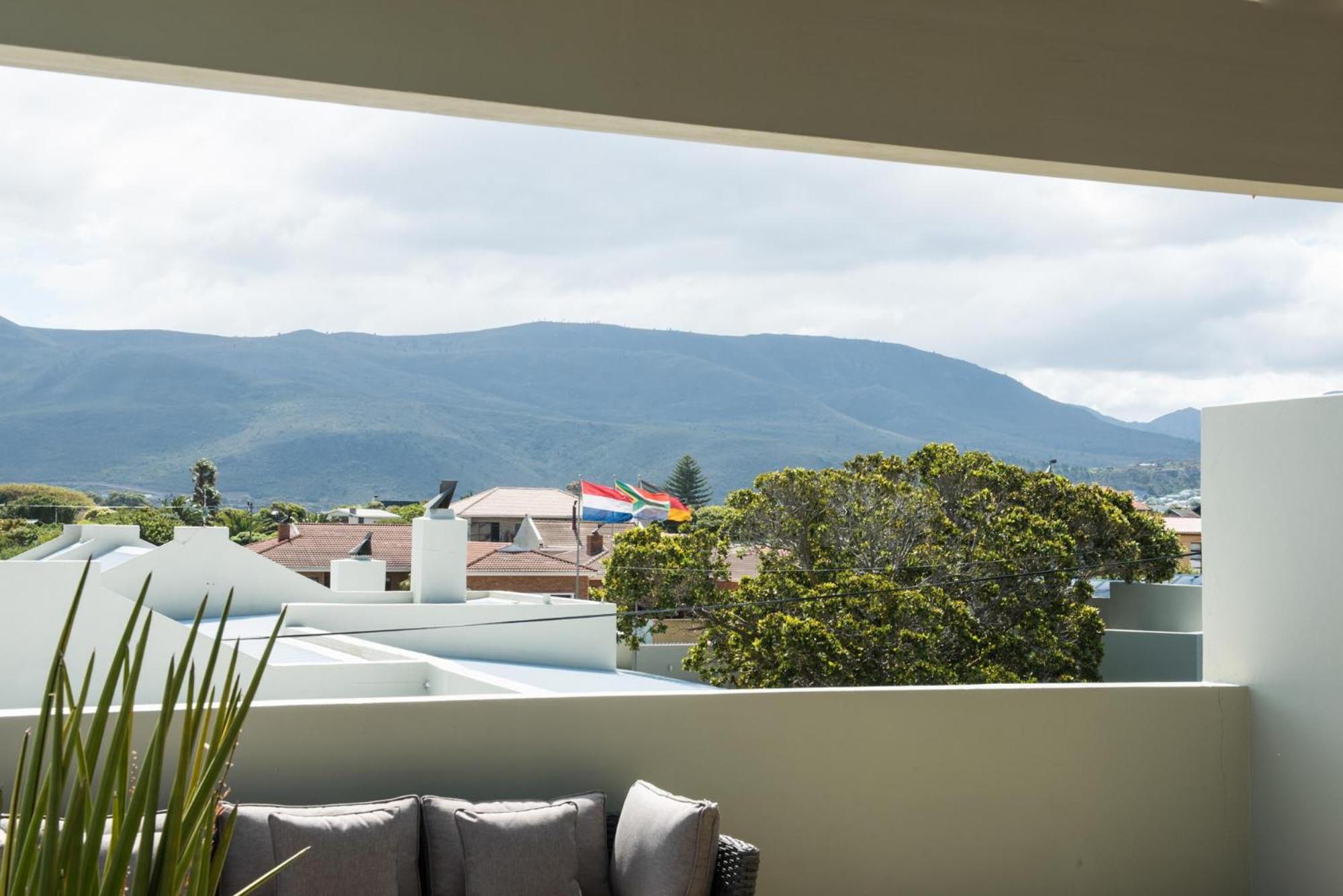 Superior Triple Room with Sea View - Photo 6