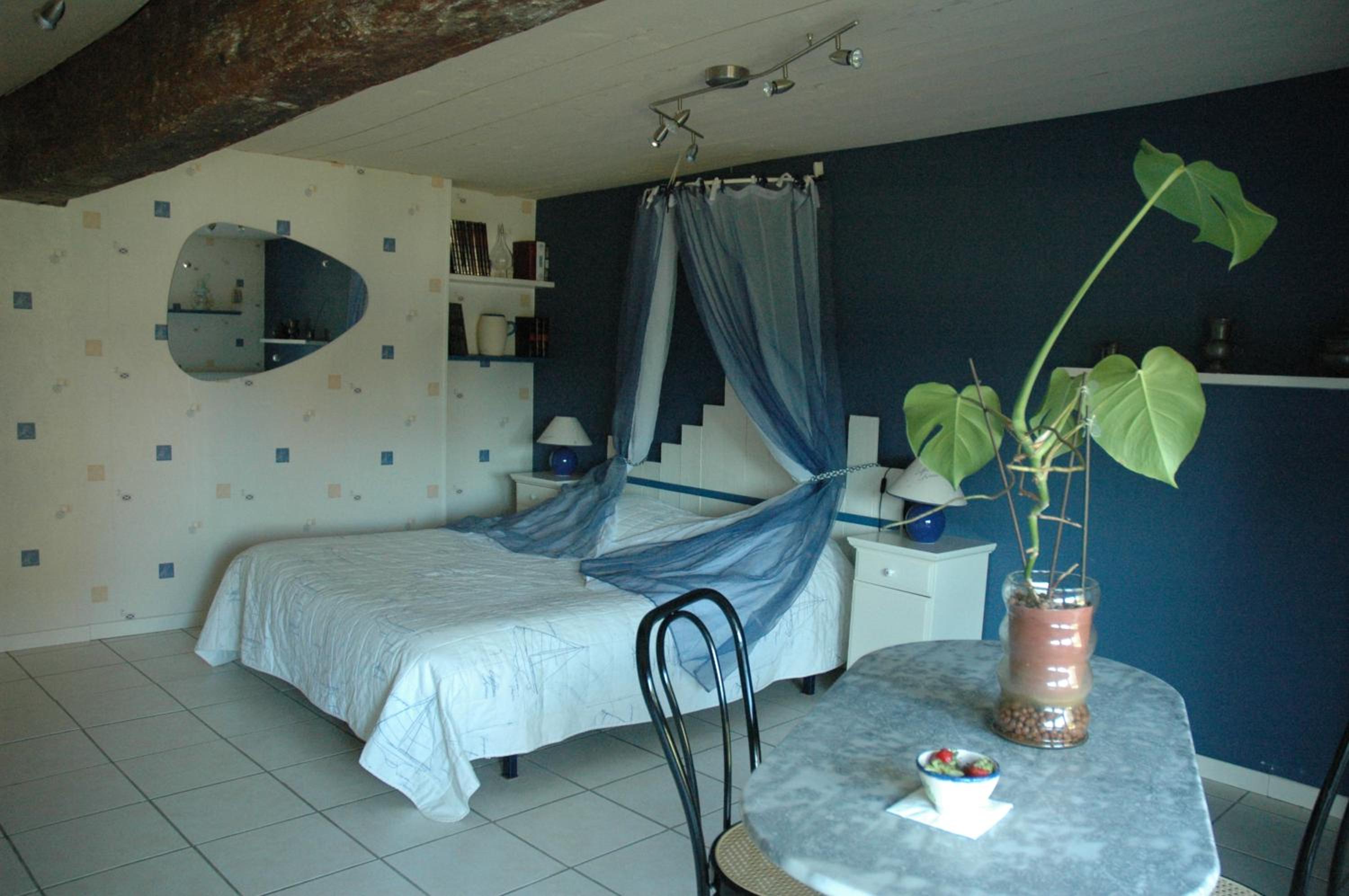 Double Room with Private Bathroom - Photo 3