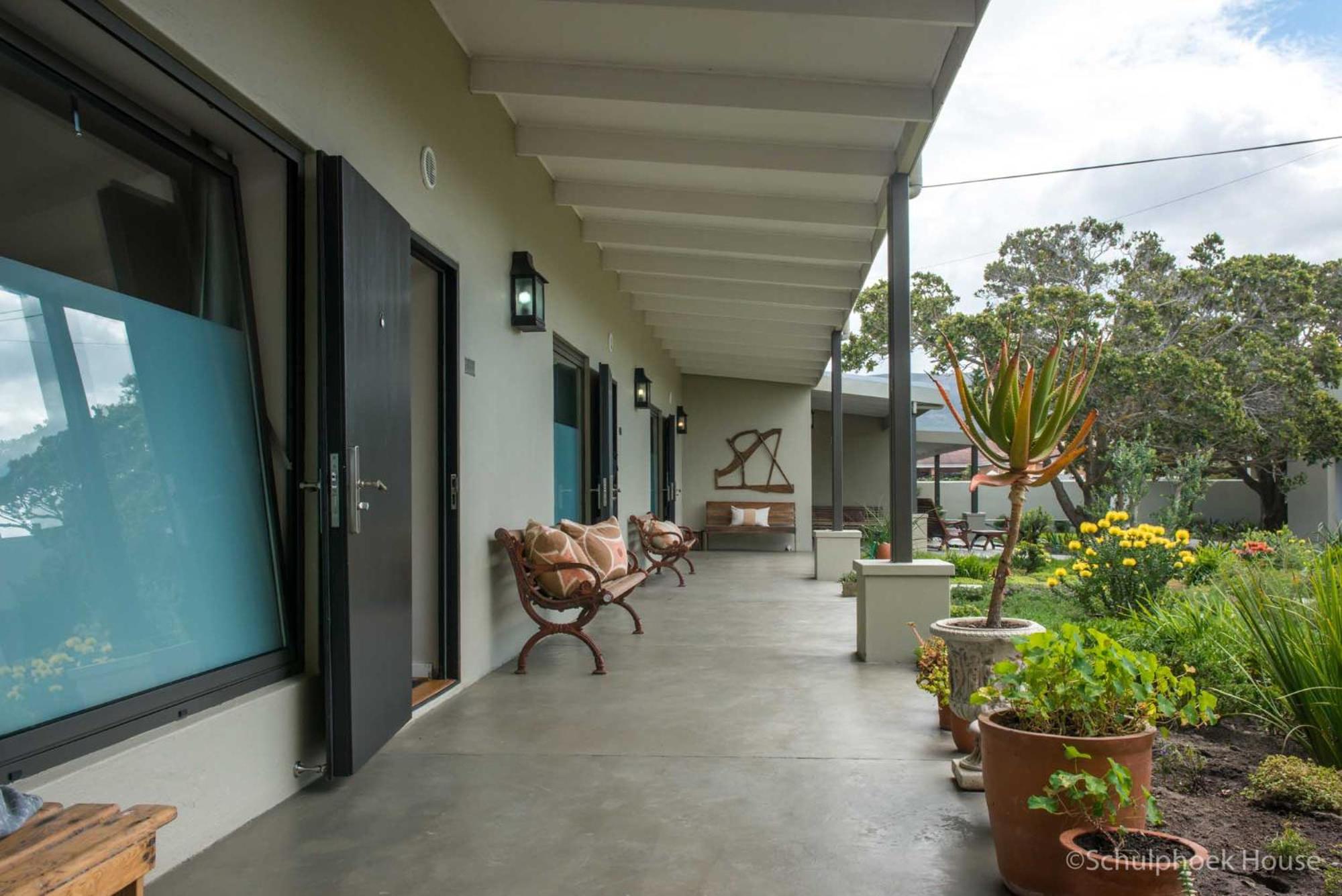 Standard Twin Room with Garden View - Photo 6