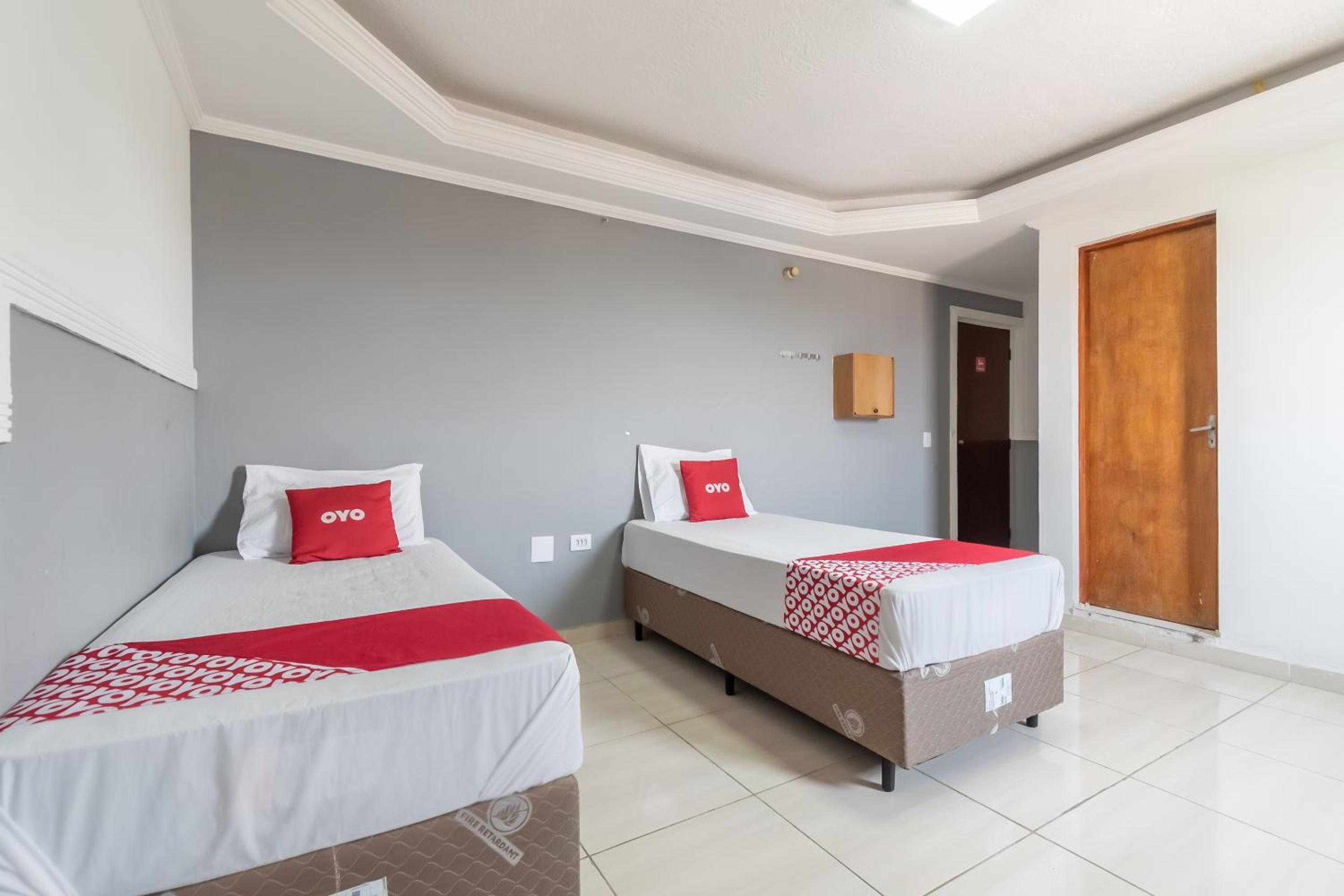 Twin Room - Photo 11