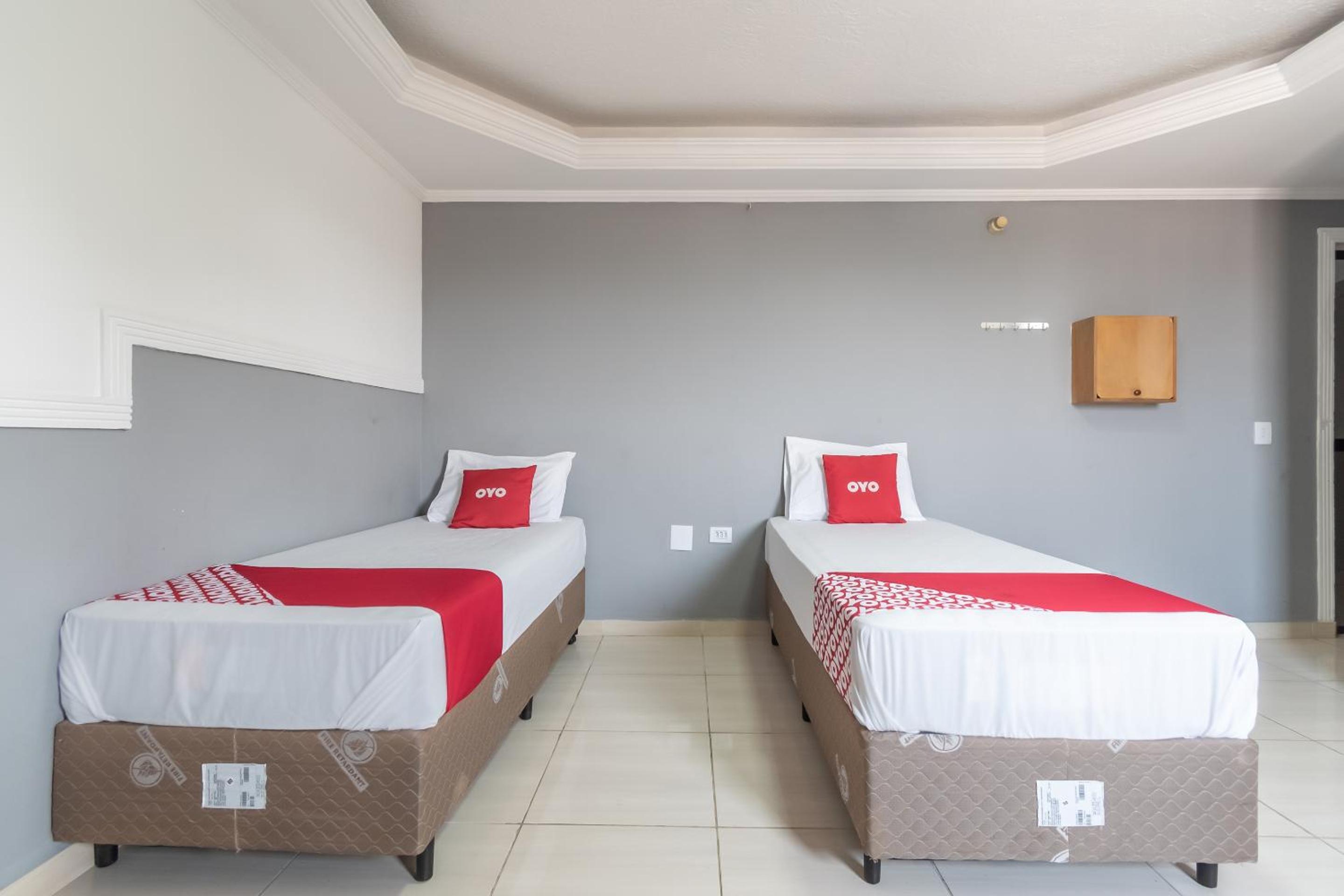 Twin Room - Photo 10