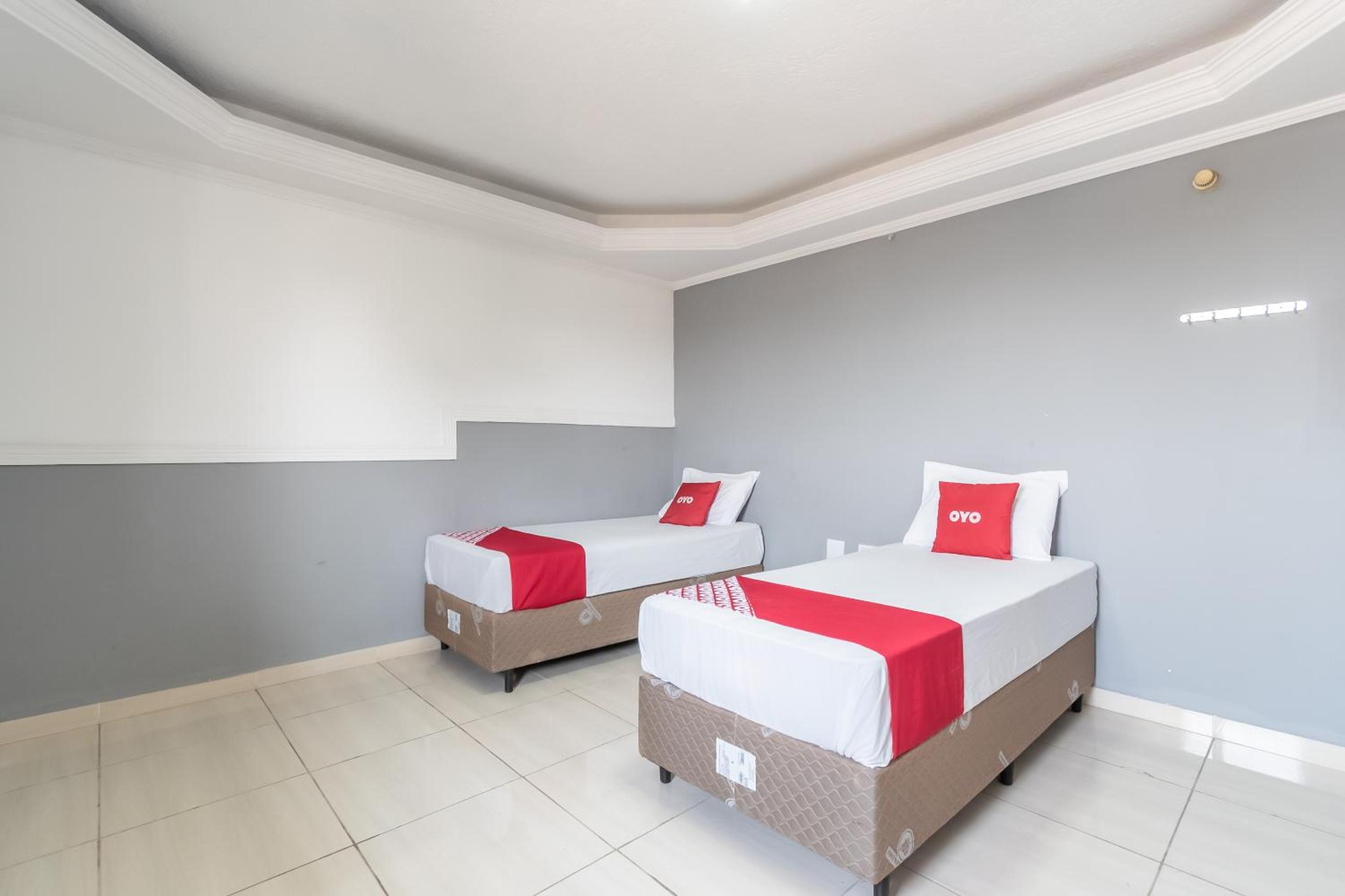 Twin Room - Photo 1