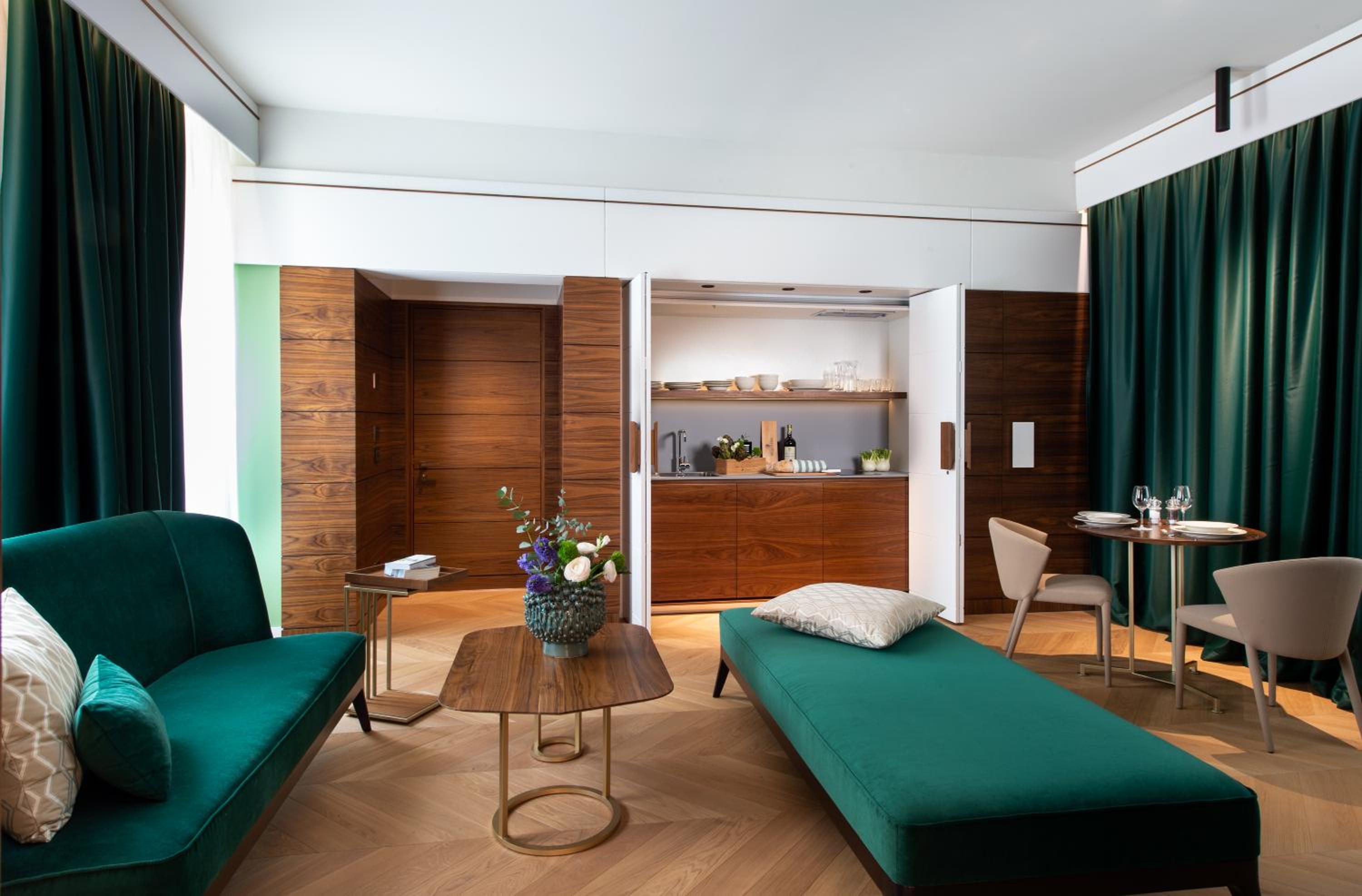 Deluxe Apartment