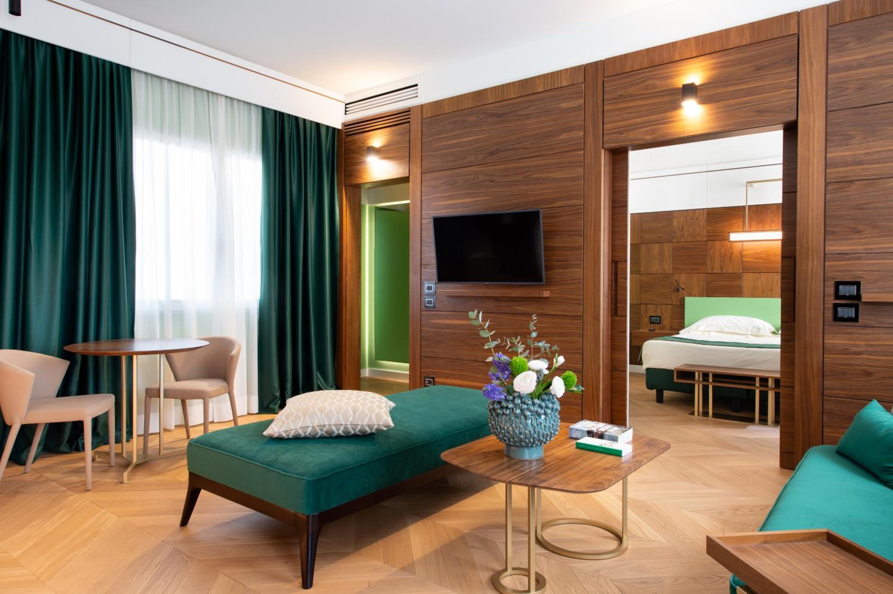 Deluxe Apartment