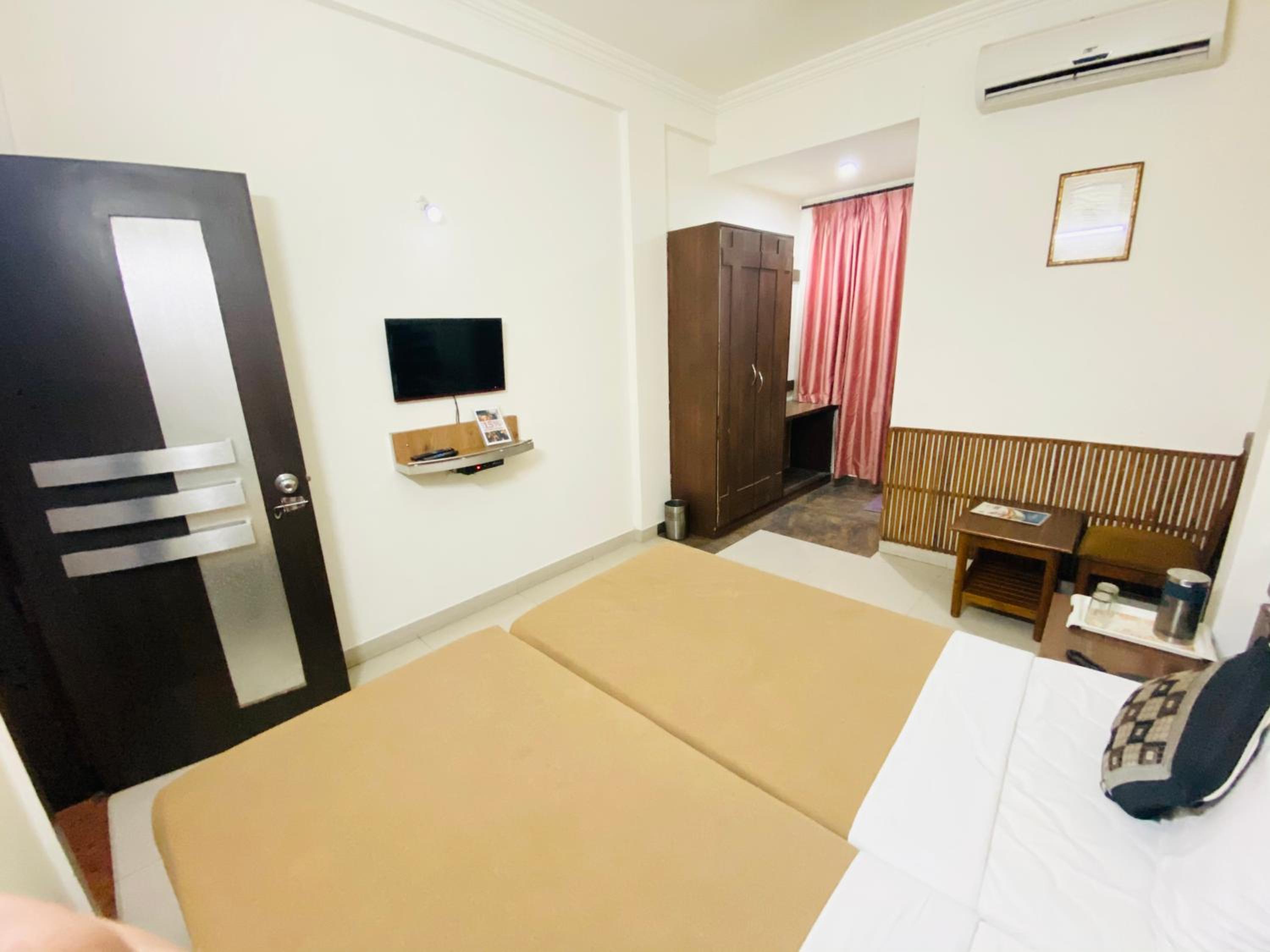 Deluxe Double or Twin Room - Photo 2