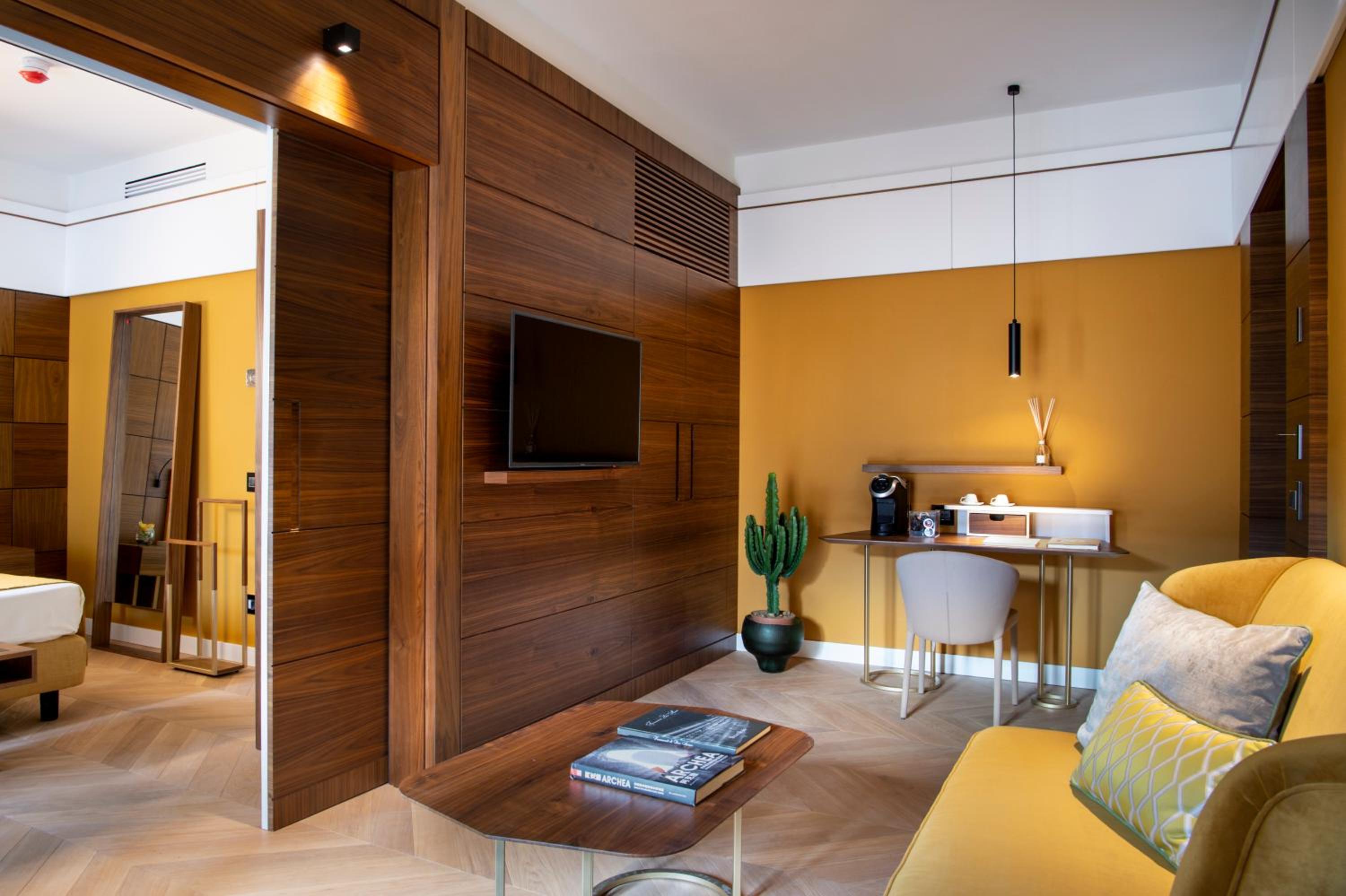 One-Bedroom Suite - Photo 4