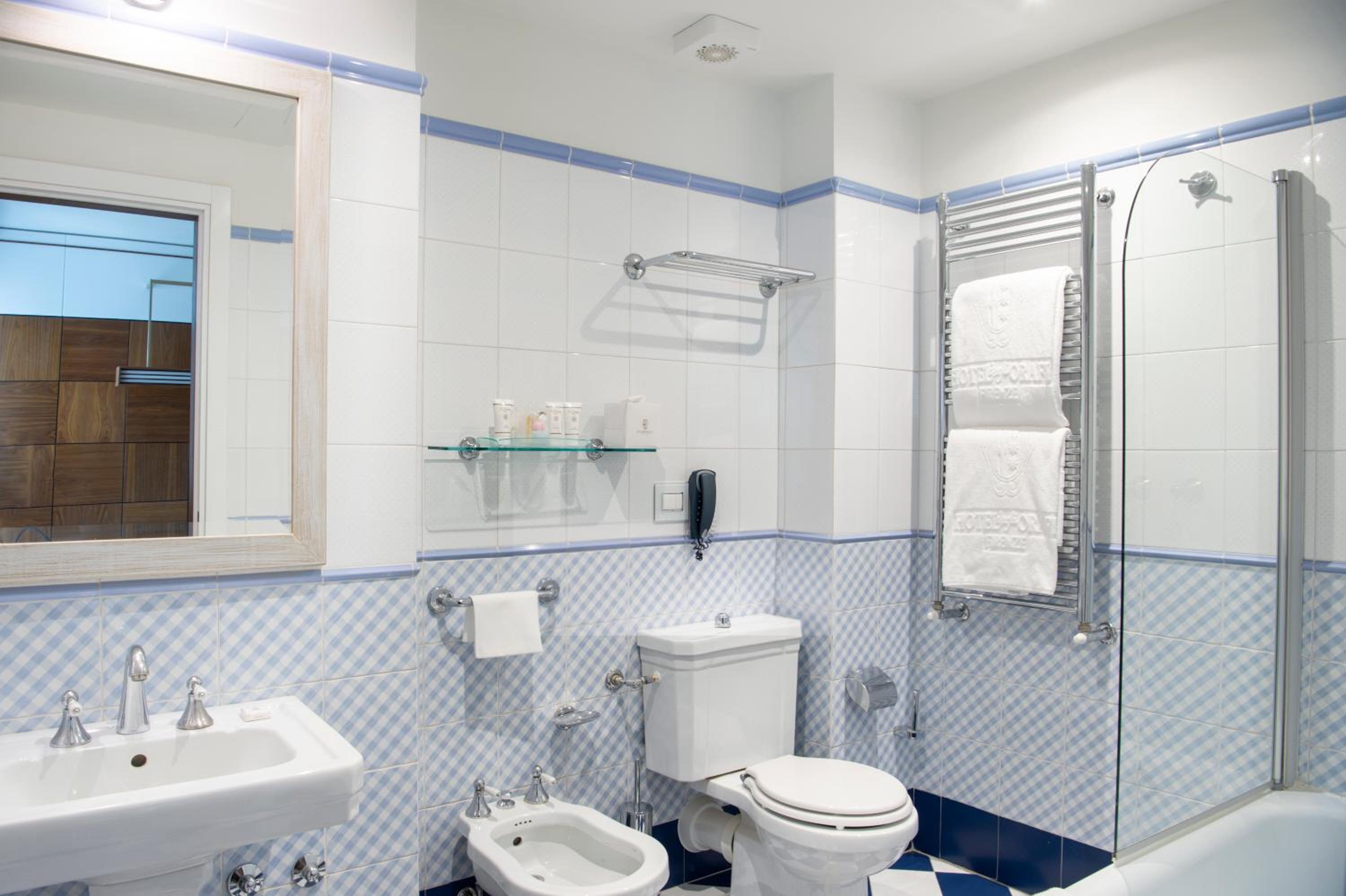 One-Bedroom Suite - Photo 2