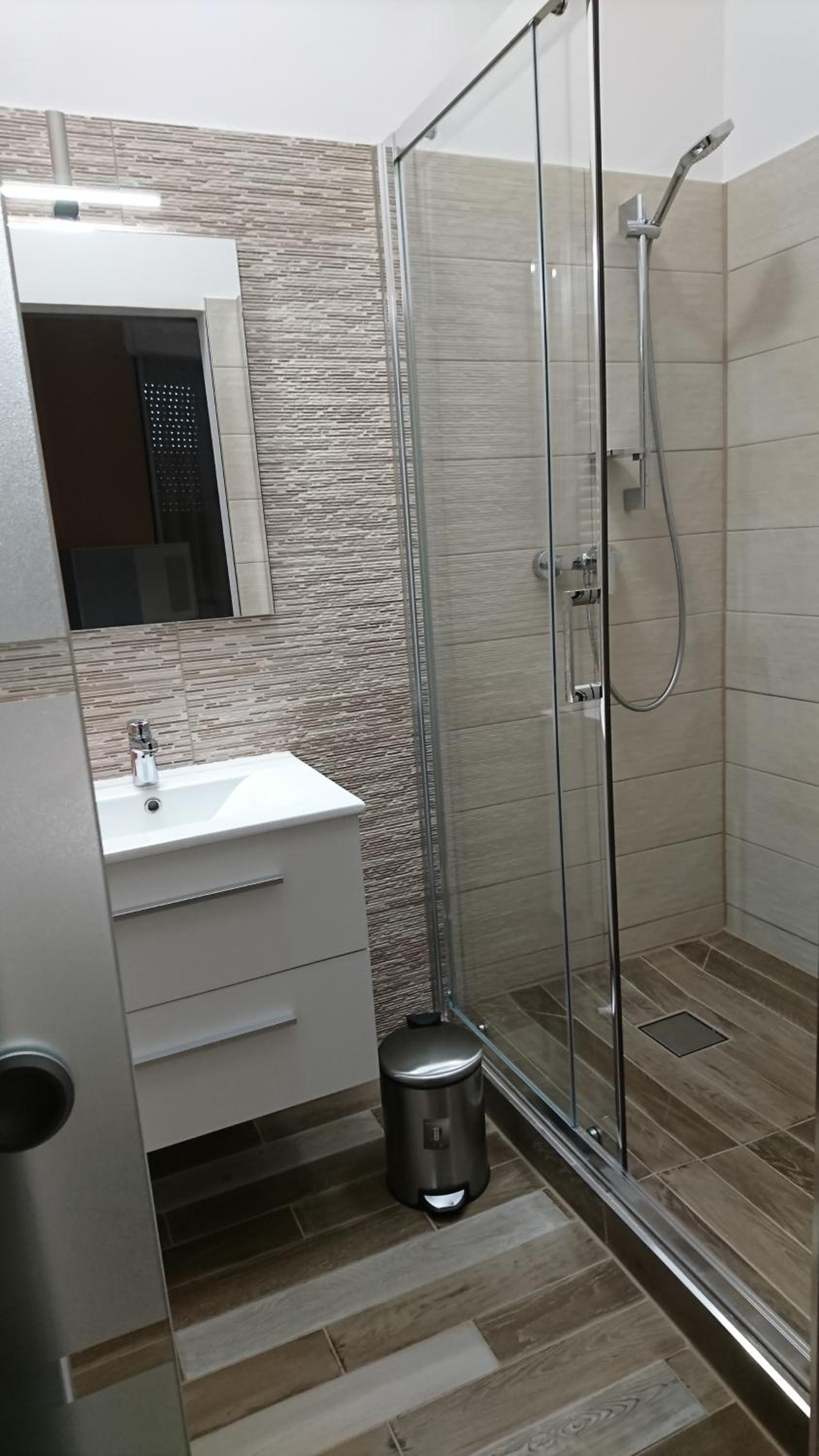 Double Room with Balcony - Photo 2