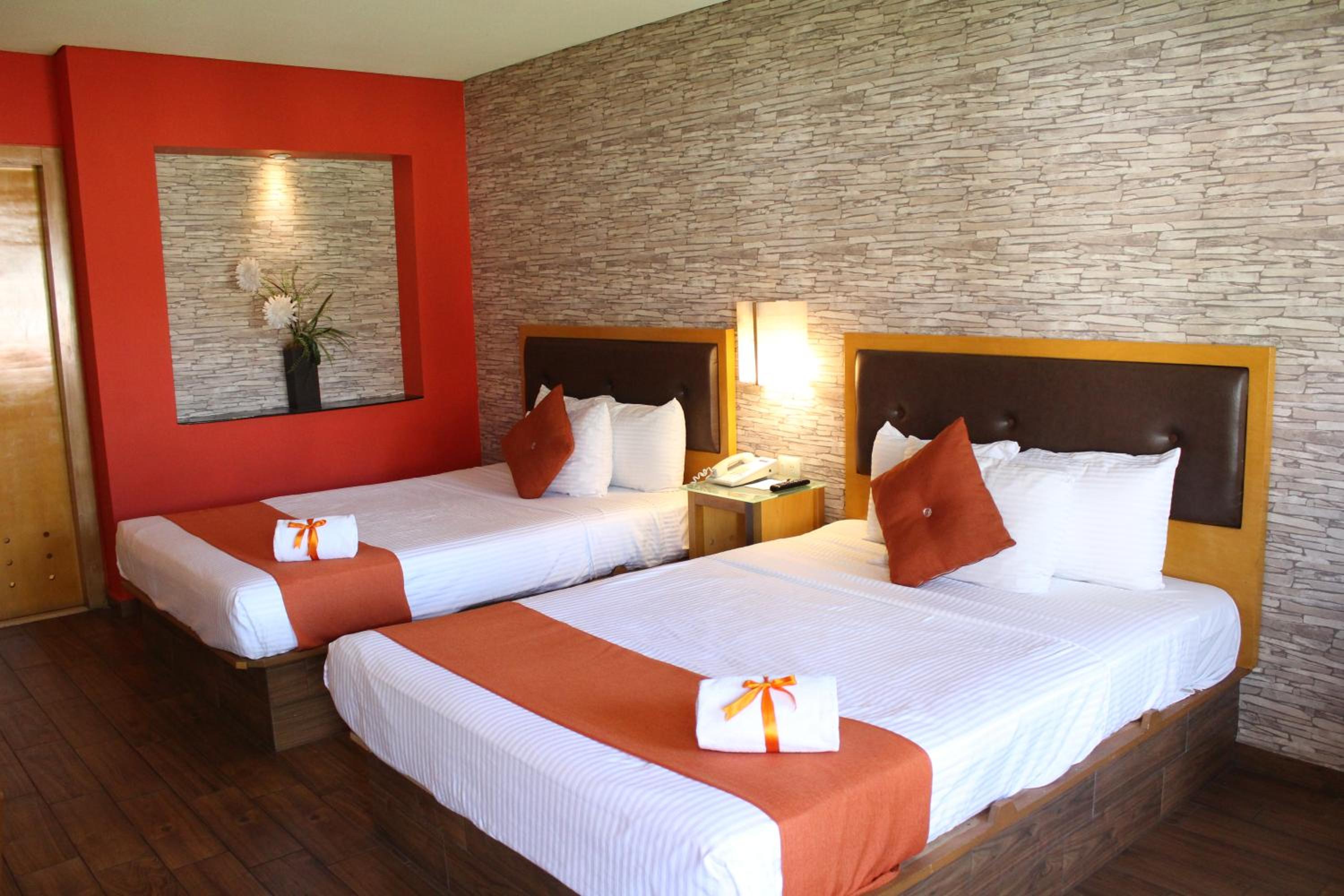 Double Room with Pool View - Photo 4