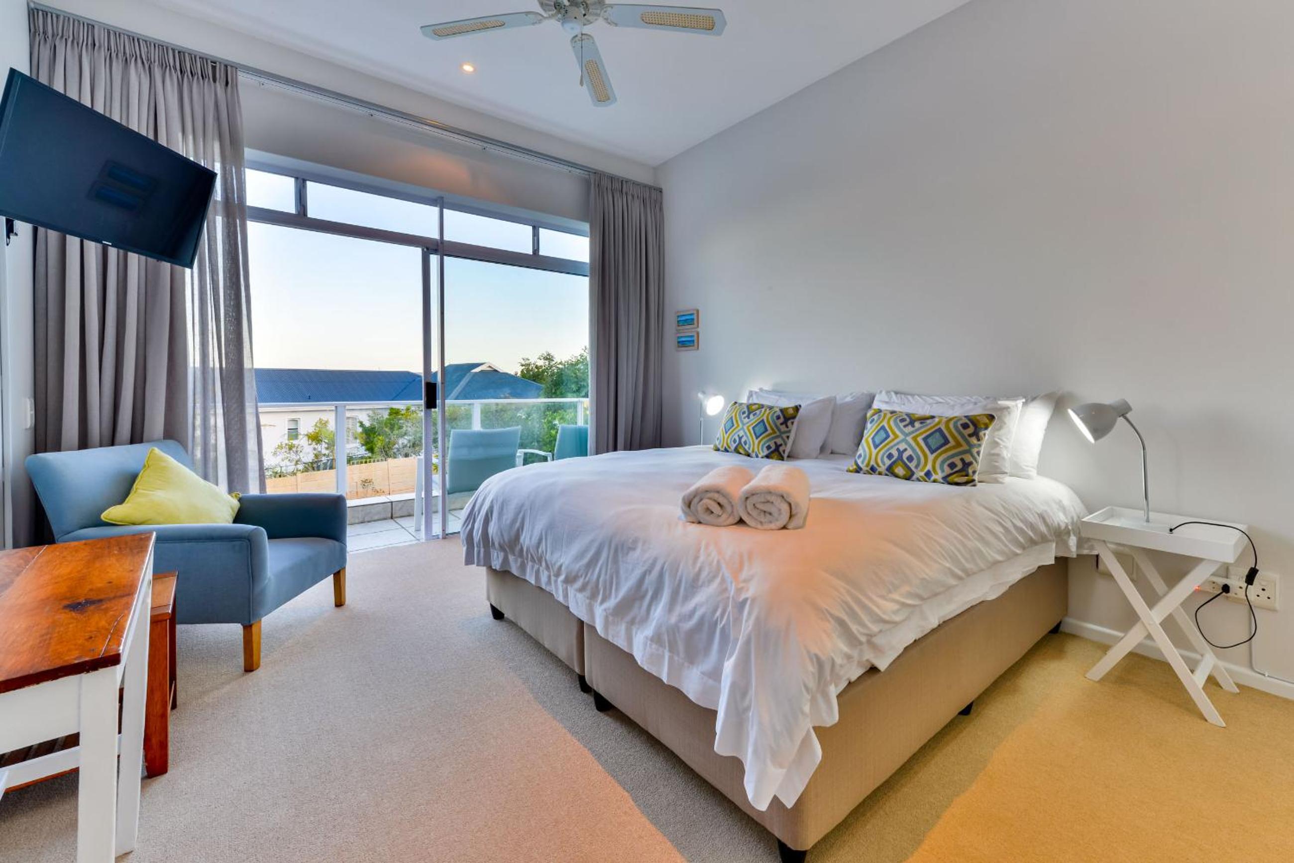 Deluxe King Room photo 1