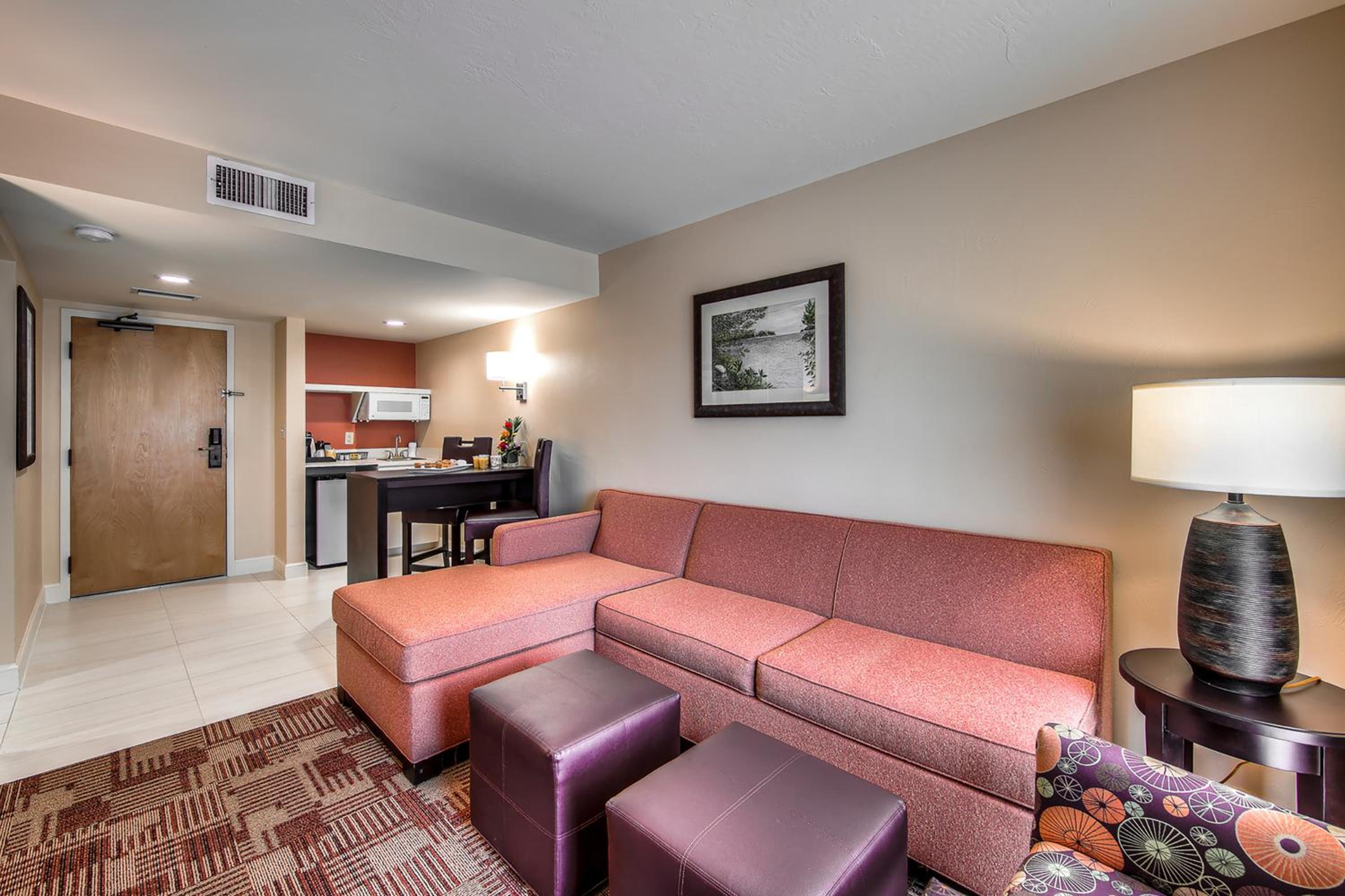 One-Bedroom King Suite with Balcony and Sofa Bed - Photo 3