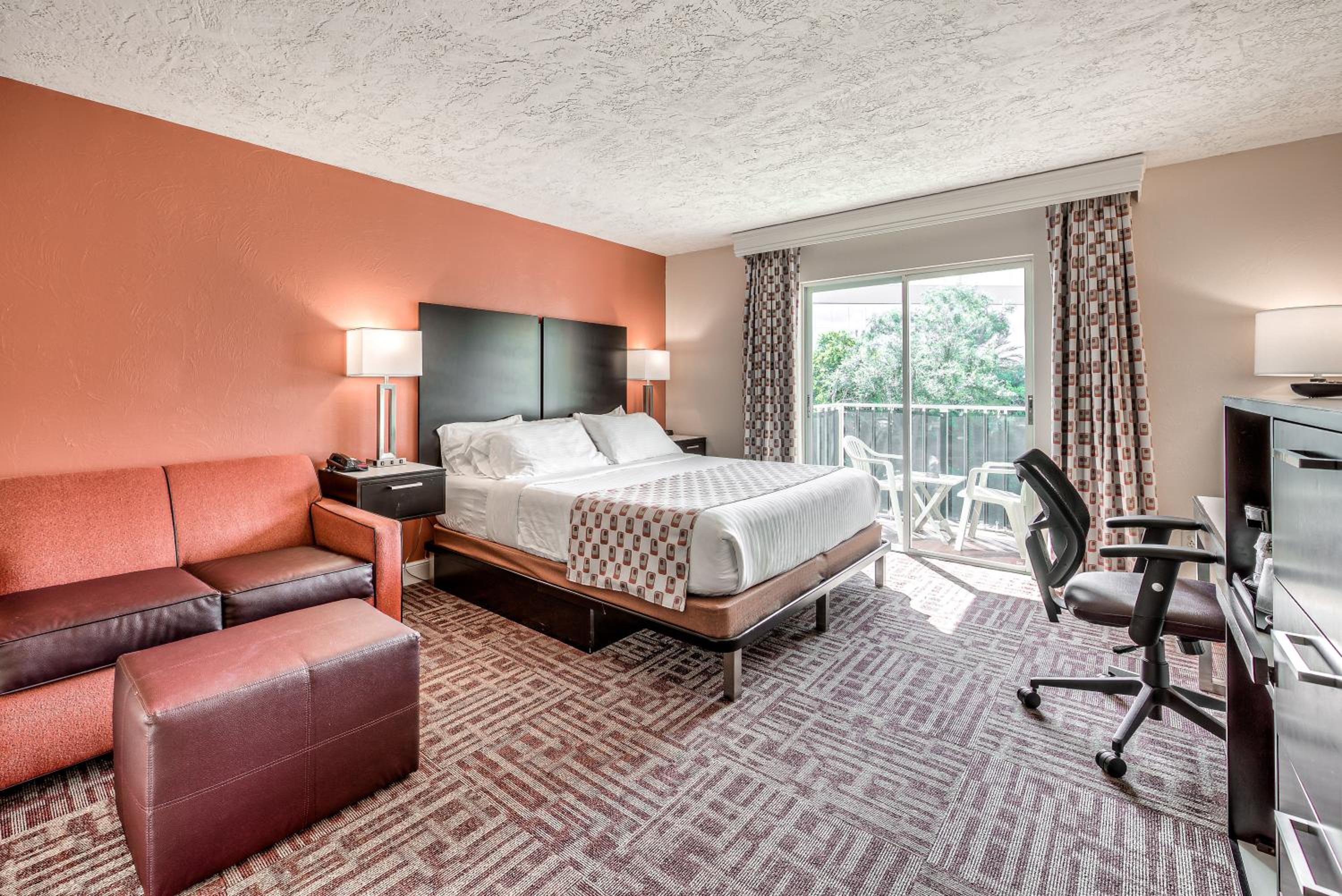King Room with Sofa Bed - Photo 3