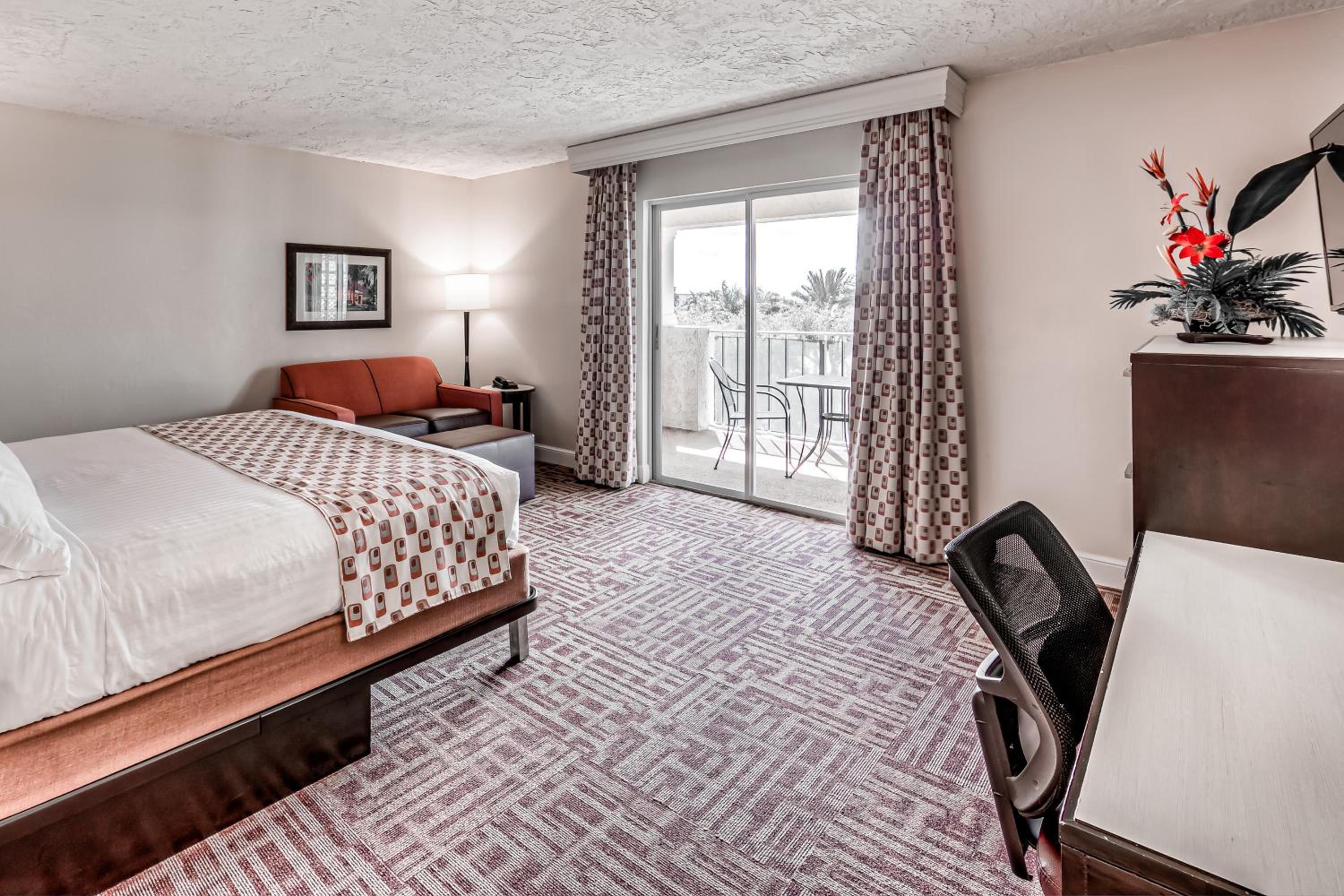 King Room with Sofa Bed and Pool View - Photo 4