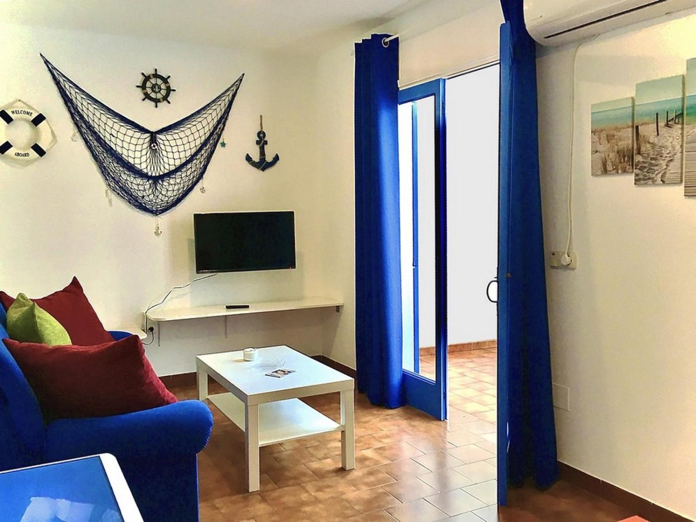 Apartment with Terrace - Photo 10