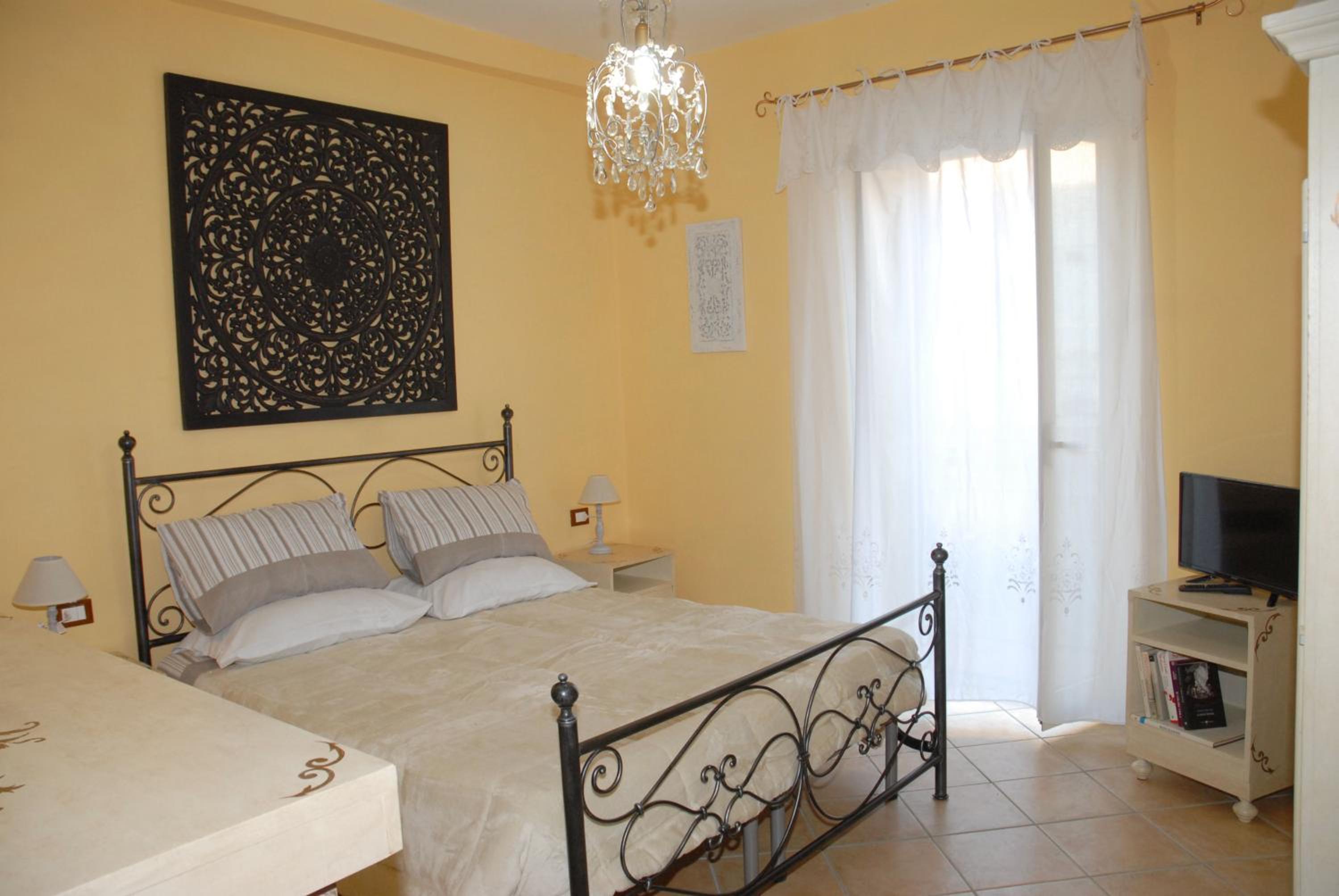 One-Bedroom Apartment - Photo 13