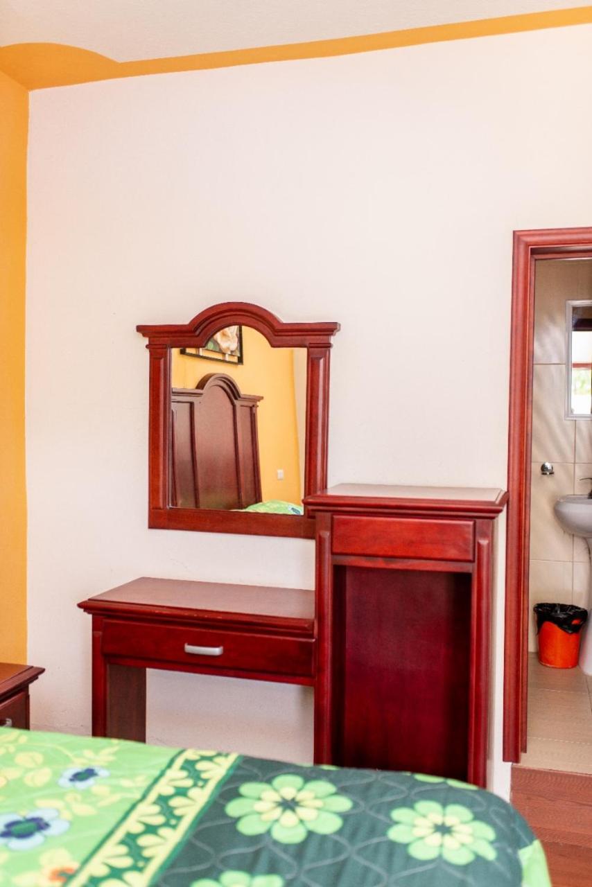 Twin Room - Photo 9