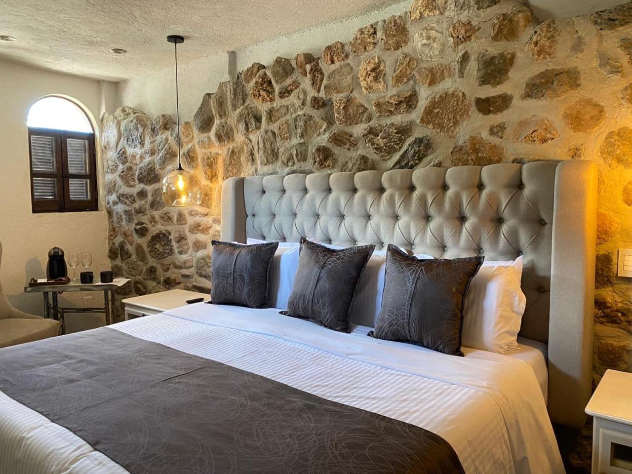 Deluxe King Suite