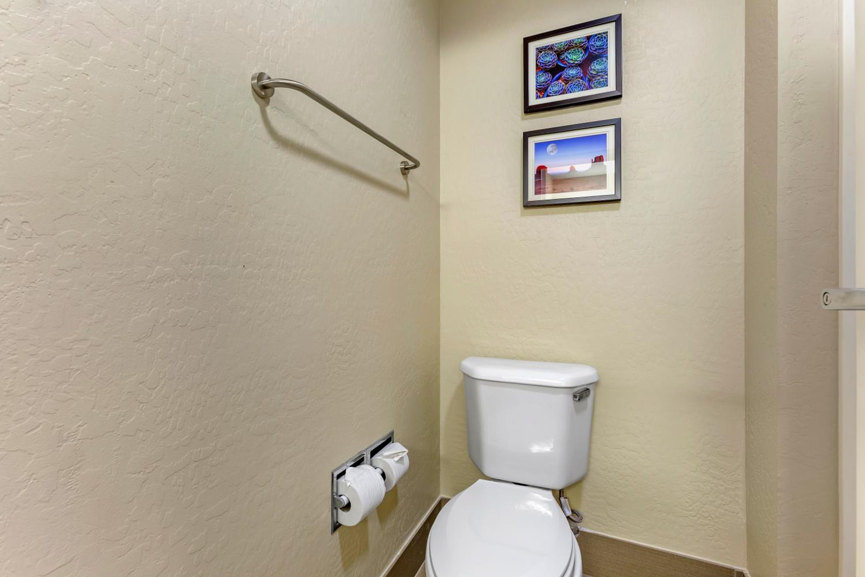 Standard King Room - Non-Smoking  - Photo 2