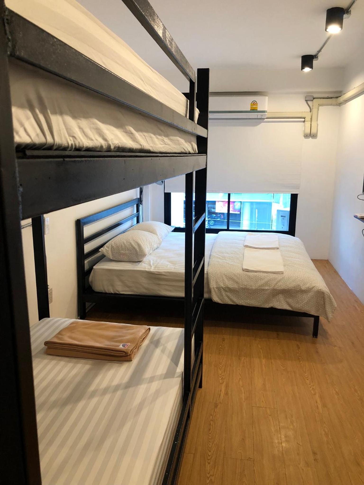 Standard Twin Room with Shared Bathroom photo 3