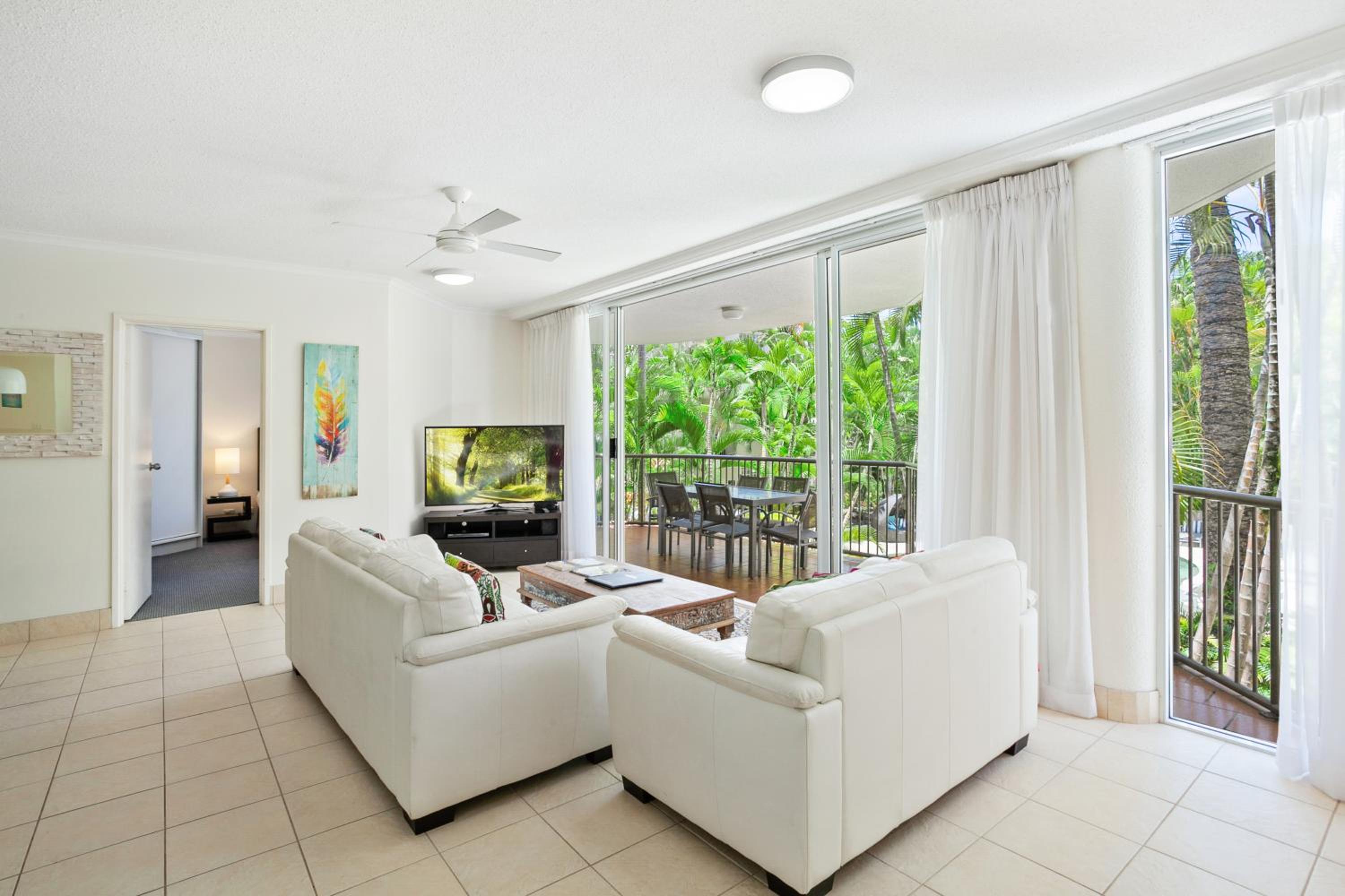 Tropical Three-Bedroom Apartment