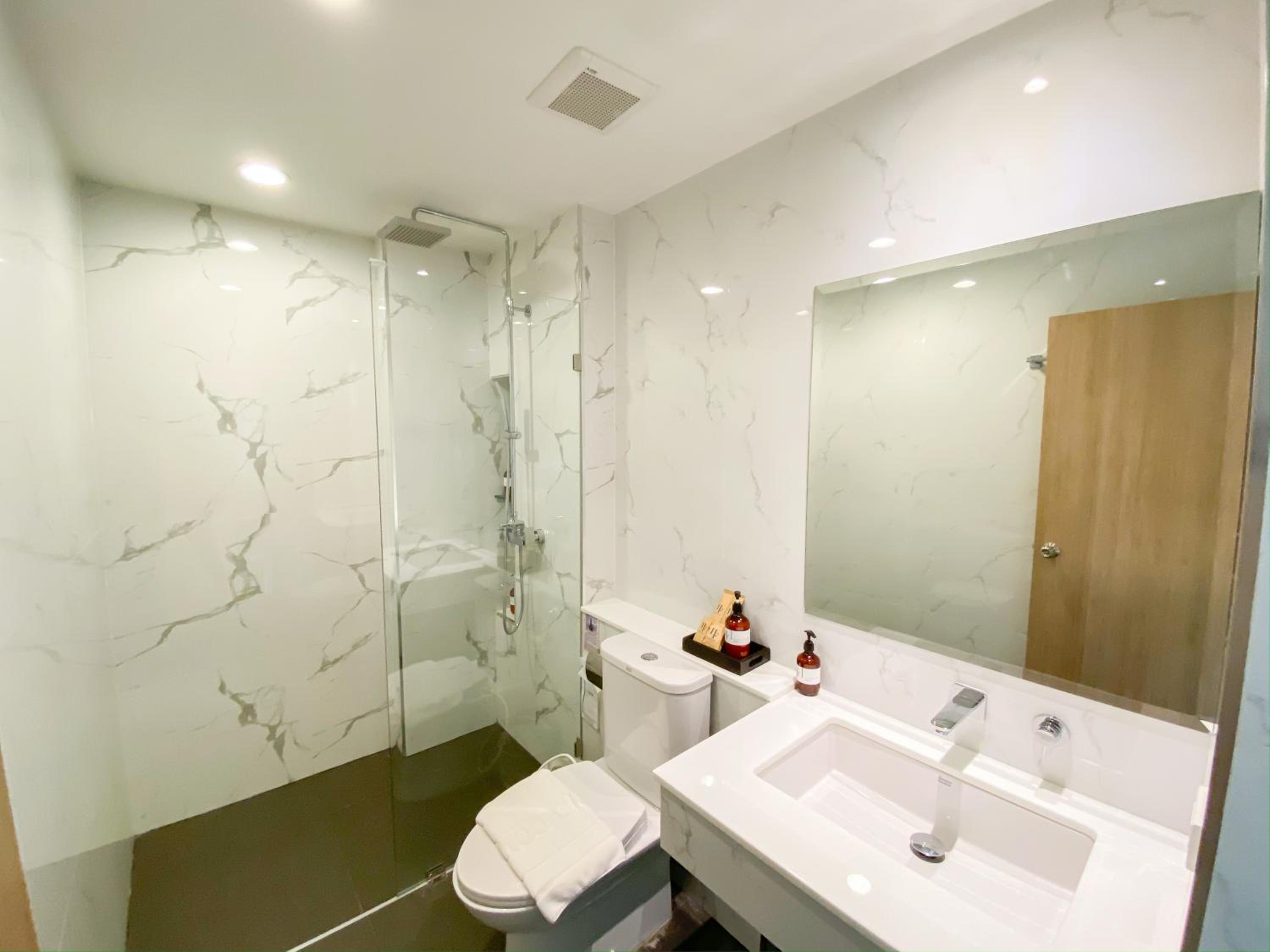 Deluxe Double or Twin Room - Photo 2