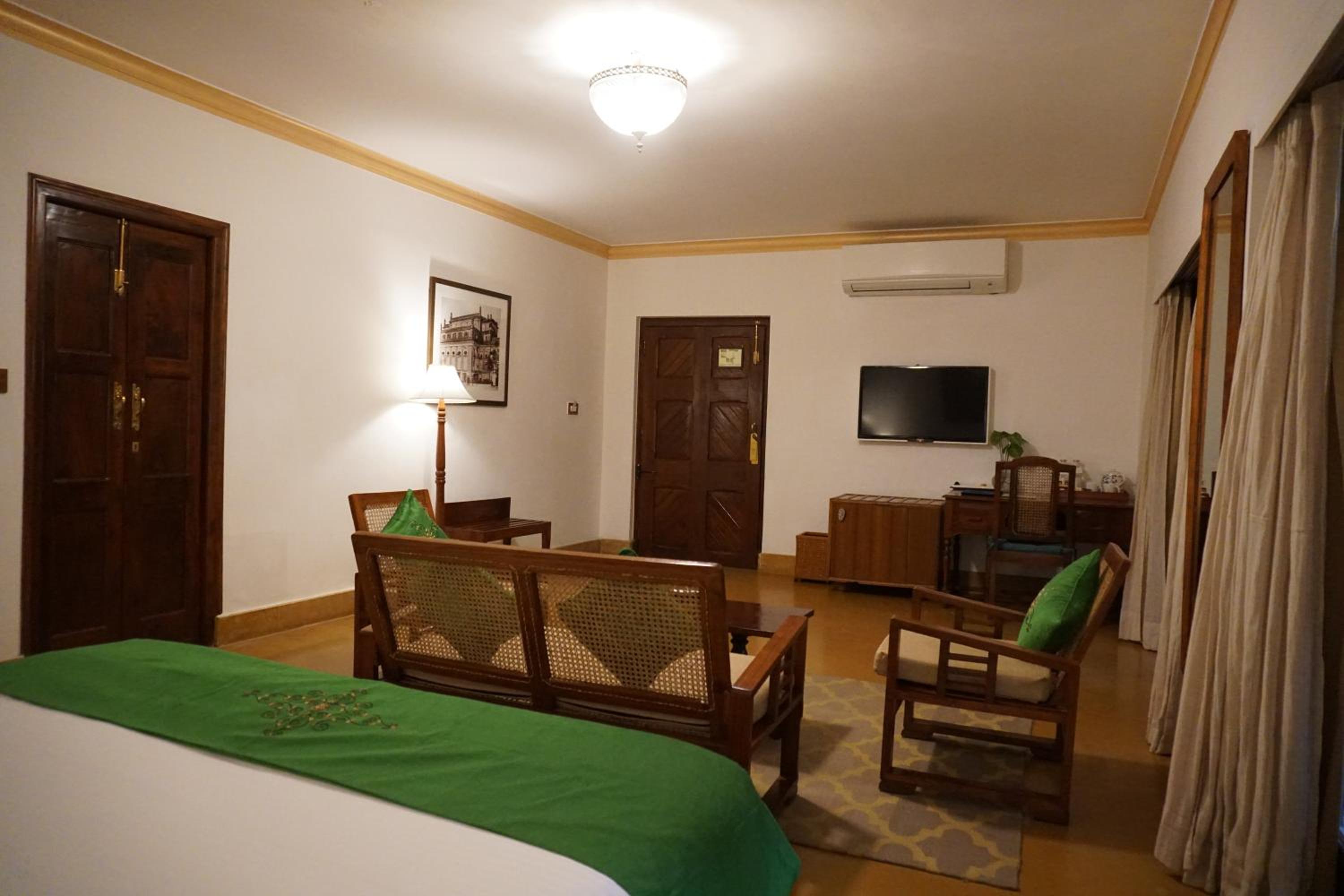 Heritage Suite with 20% discount on laundry (upto 5 pcs) | 10% discount on food and beverages