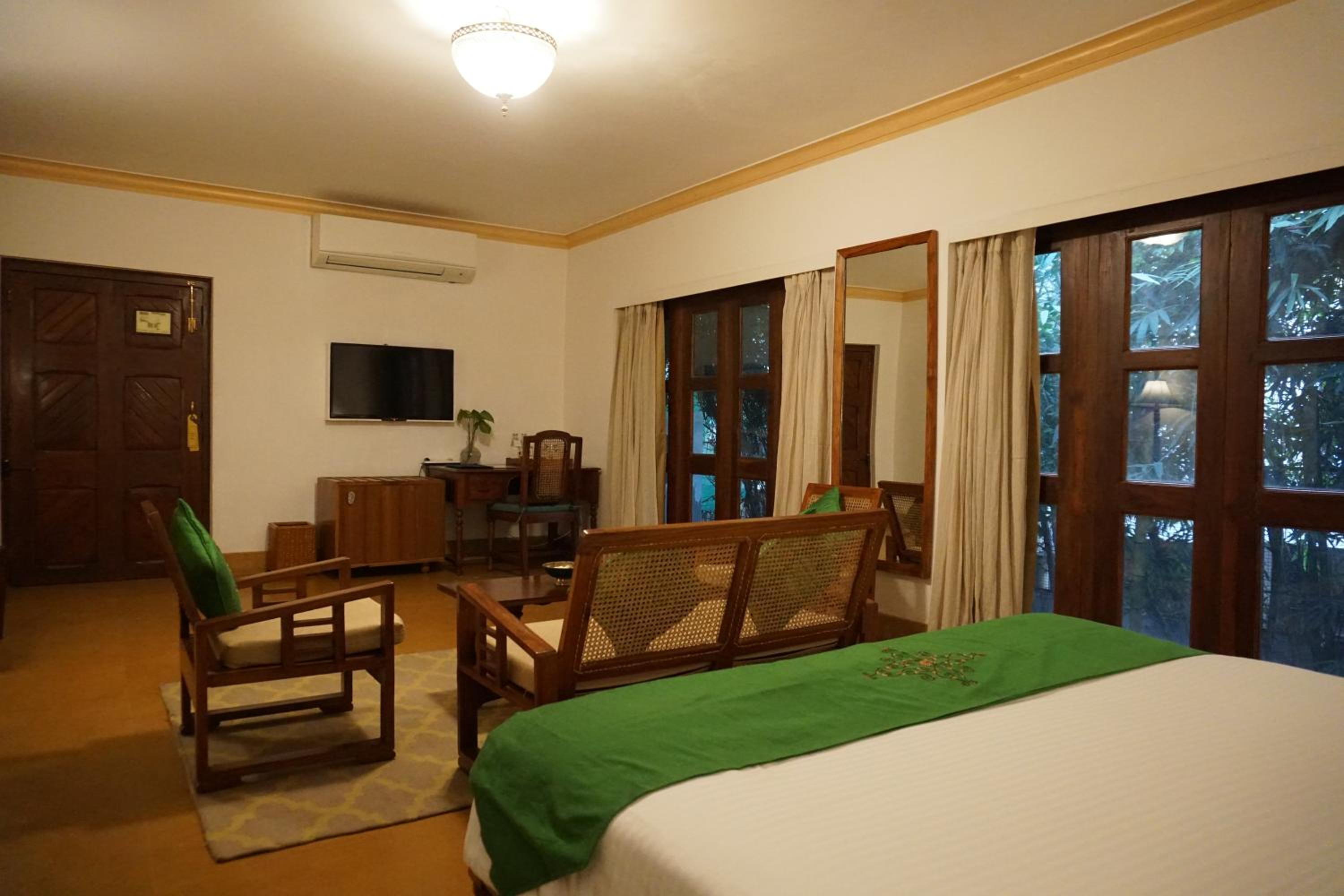 Heritage Suite with 20% discount on laundry (upto 5 pcs) | 10% discount on food and beverages
