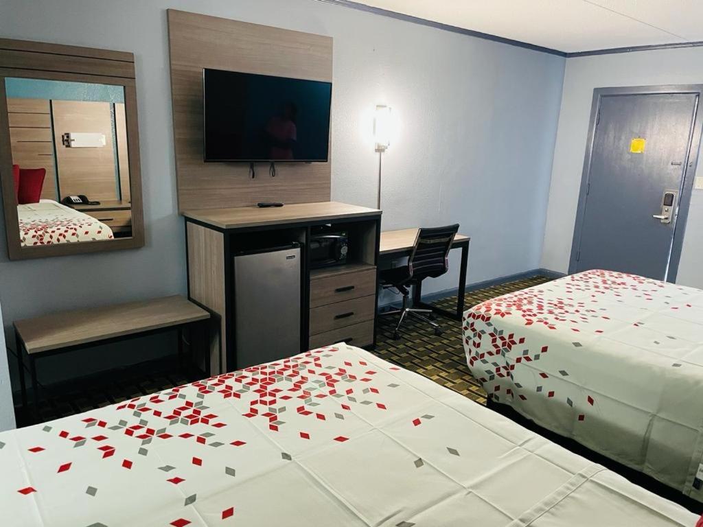 Deluxe Queen Room with Two Queen Beds photo 1