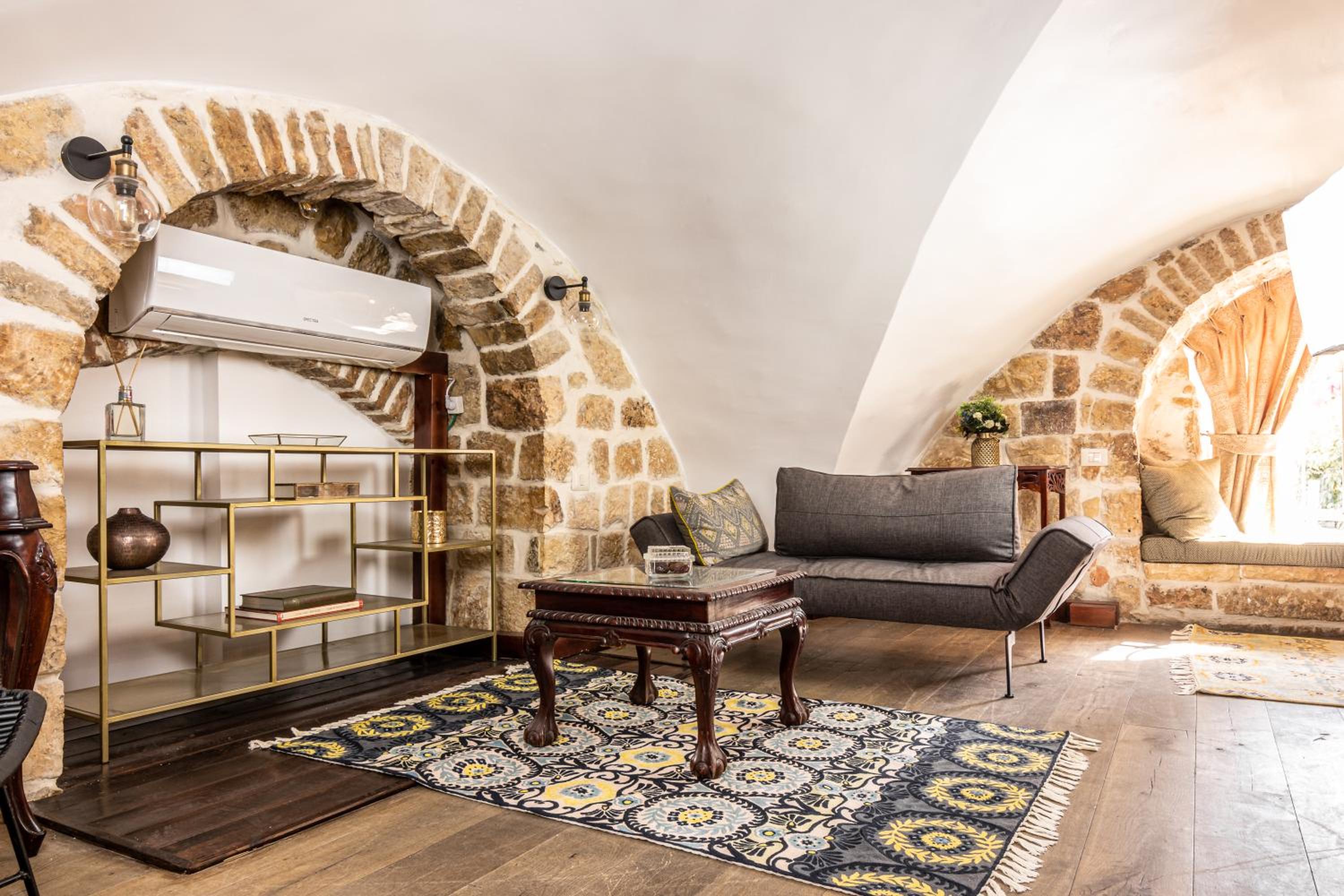 Deluxe King Suite - Photo 6