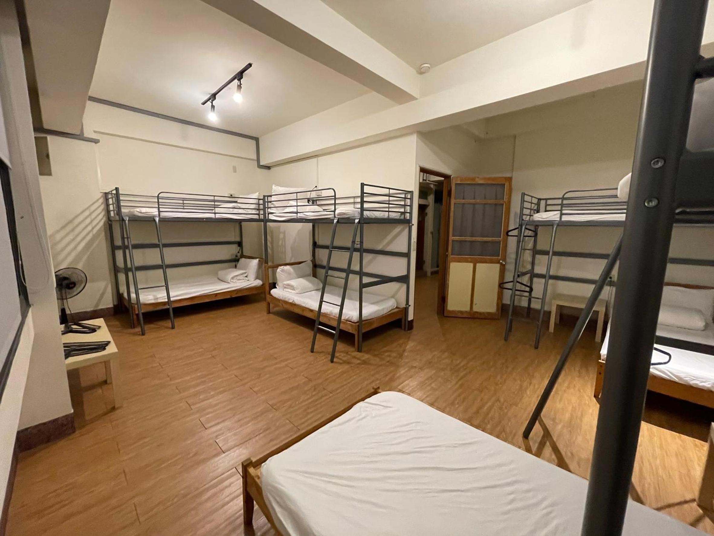 8-Bed Mixed Dormitory Room photo 2