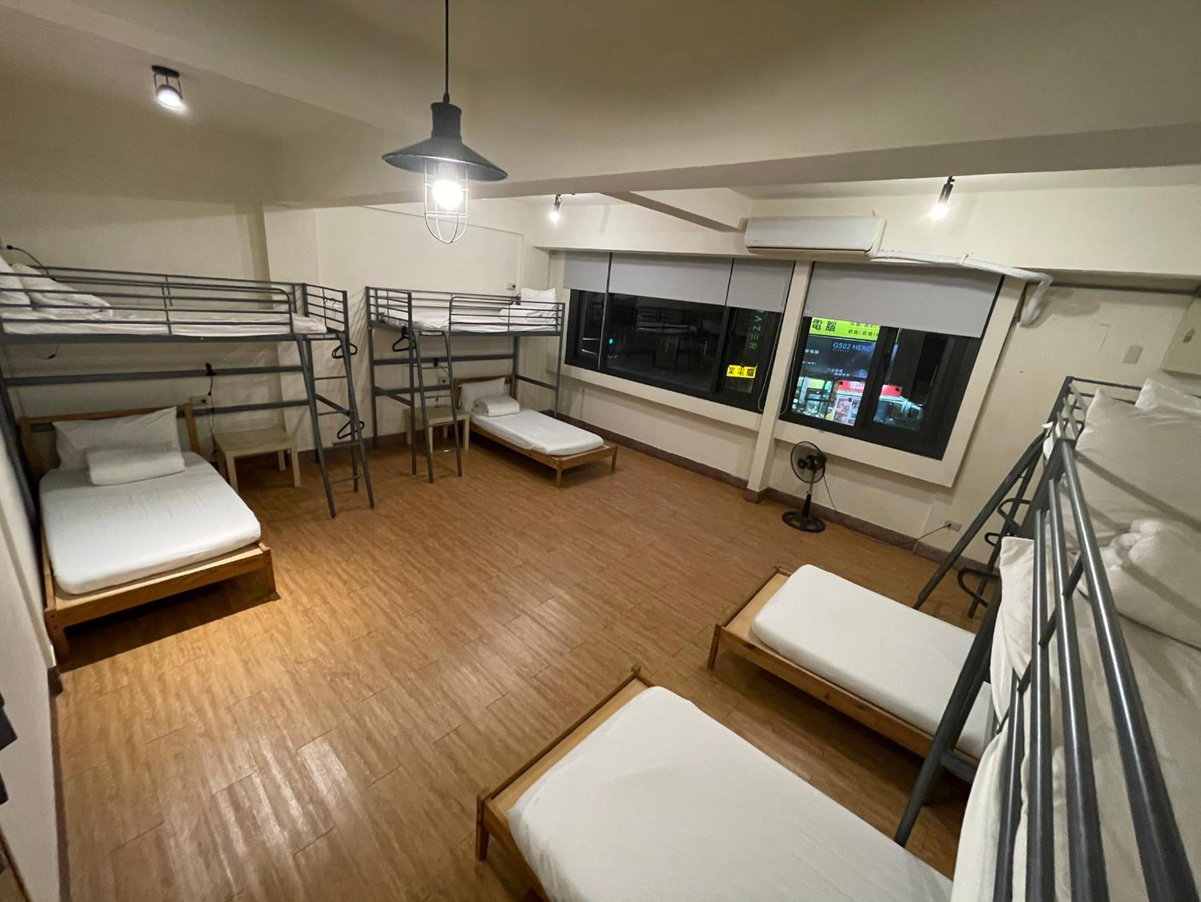 8-Bed Mixed Dormitory Room photo 1