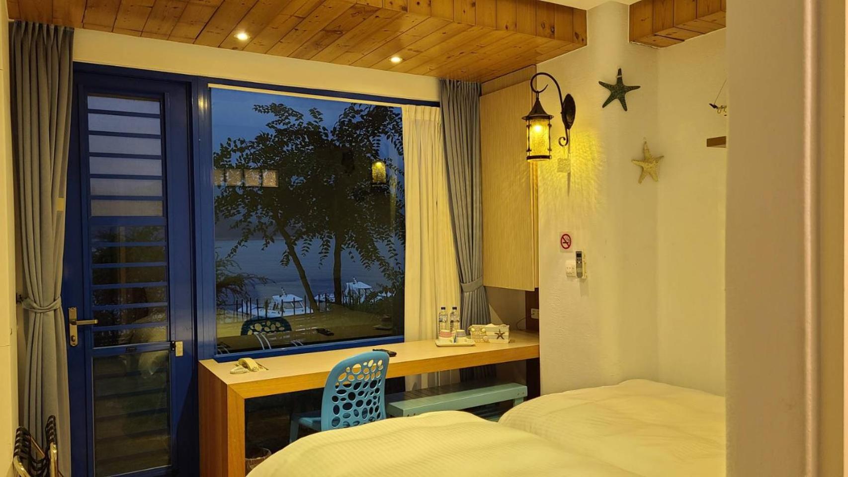 Twin Room with Lake View photo 2