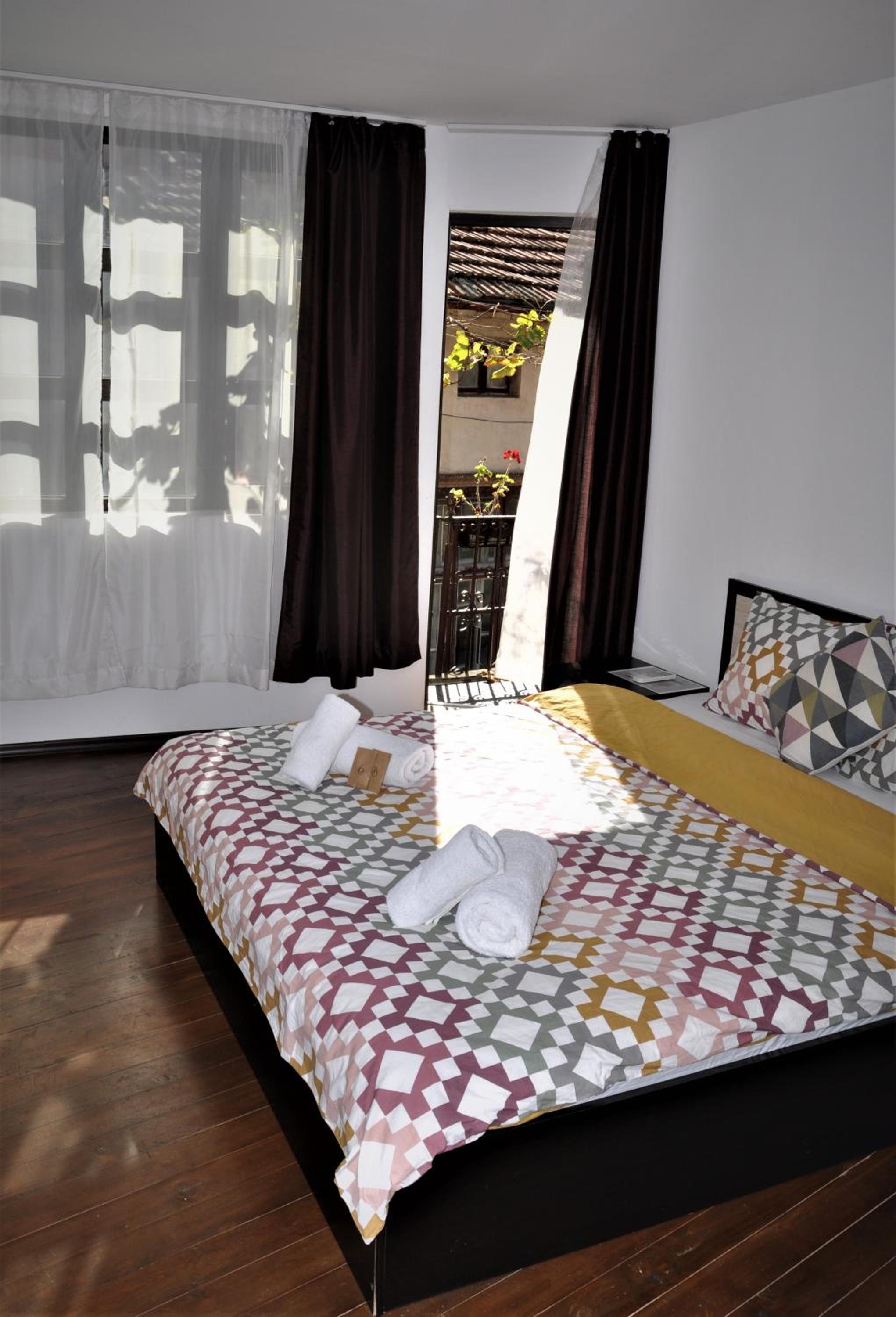 Two-Bedroom Apartment with Balcony - Photo 9