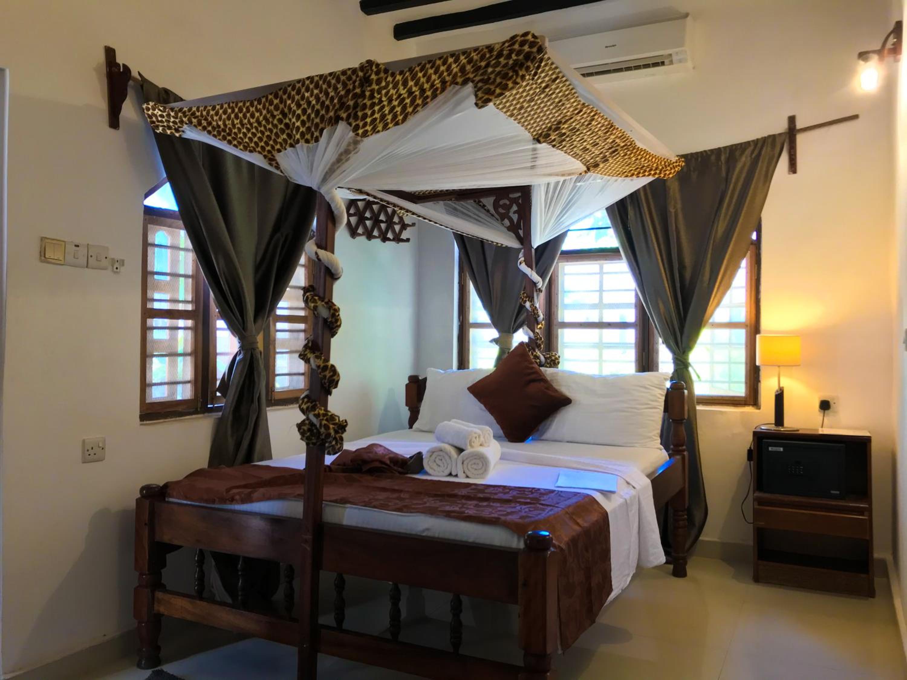 Double Room with Balcony and Garden View