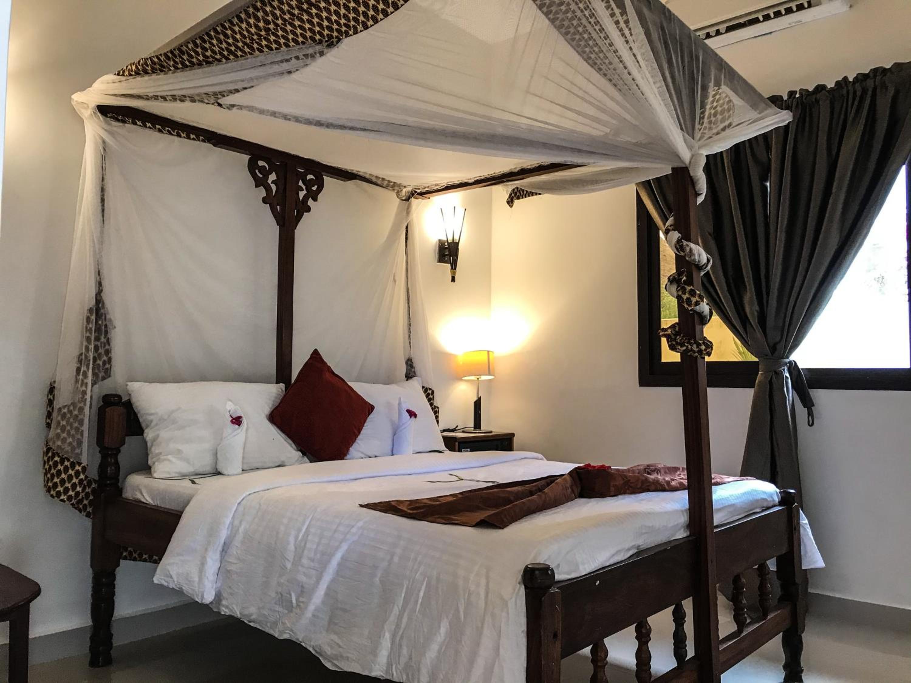 Deluxe Double Room with Side Sea View