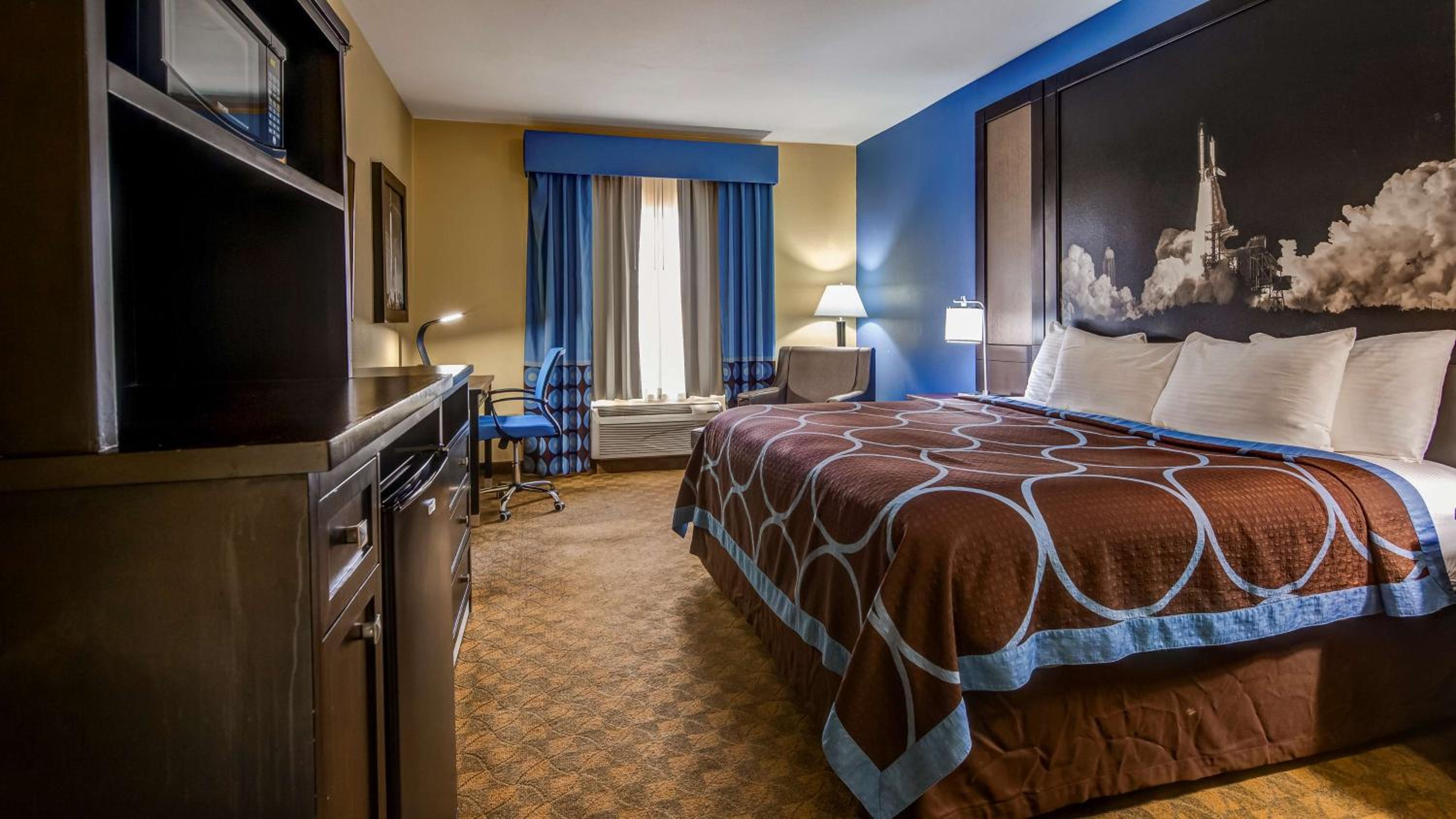 King Room with Walk-in Shower - Disability Access - Photo 1