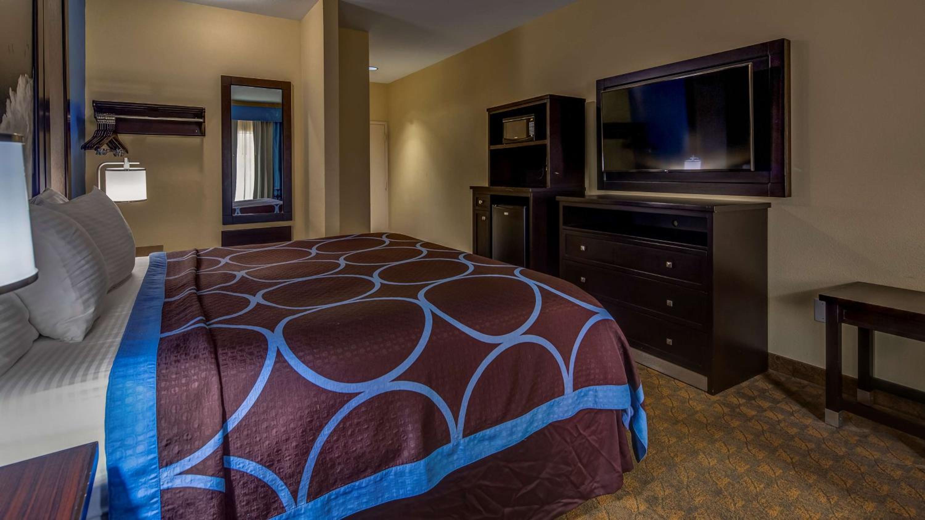 King Room with Walk-in Shower - Disability Access - Photo 6