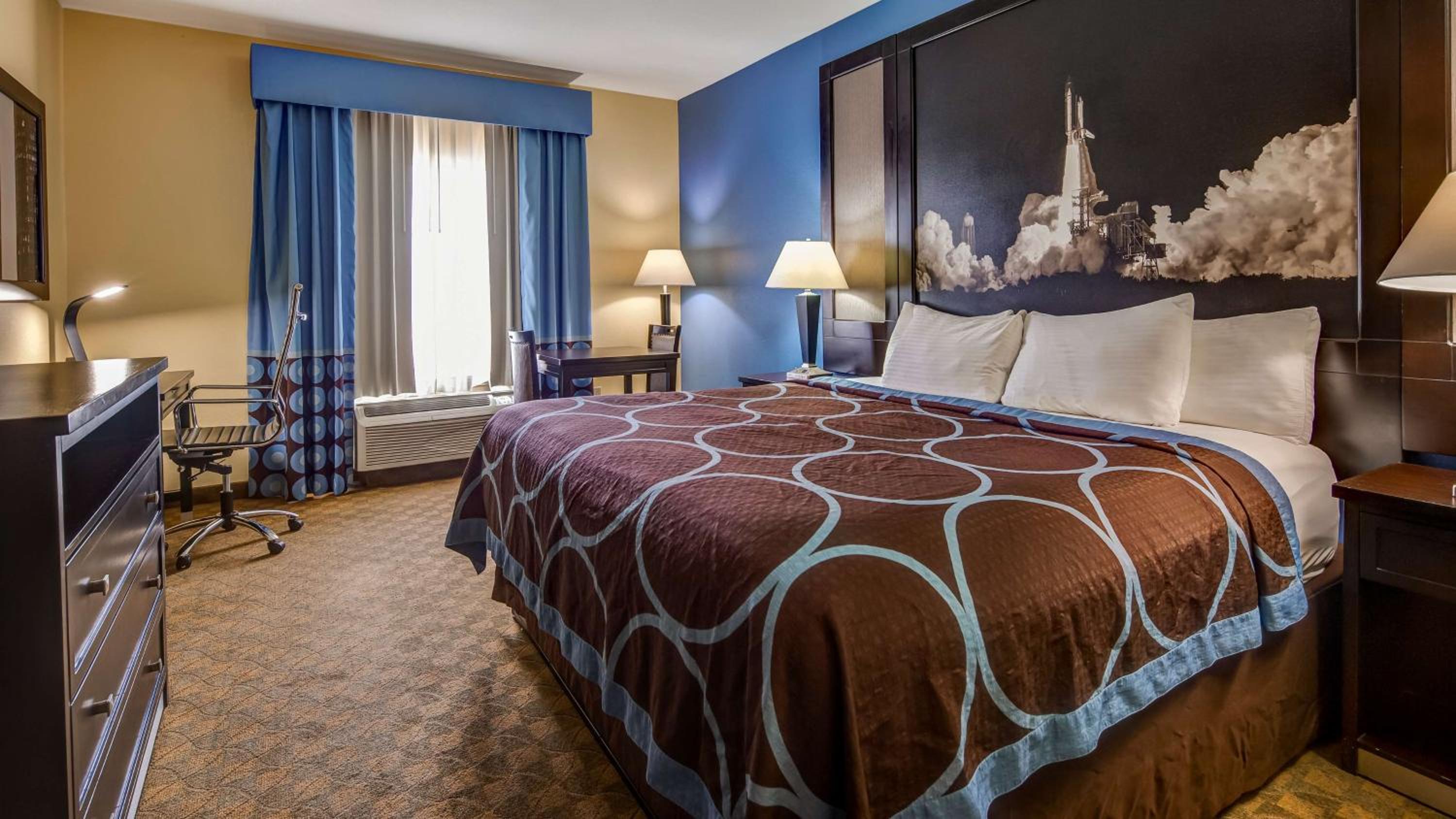 King Room with Walk-in Shower - Disability Access - Photo 2