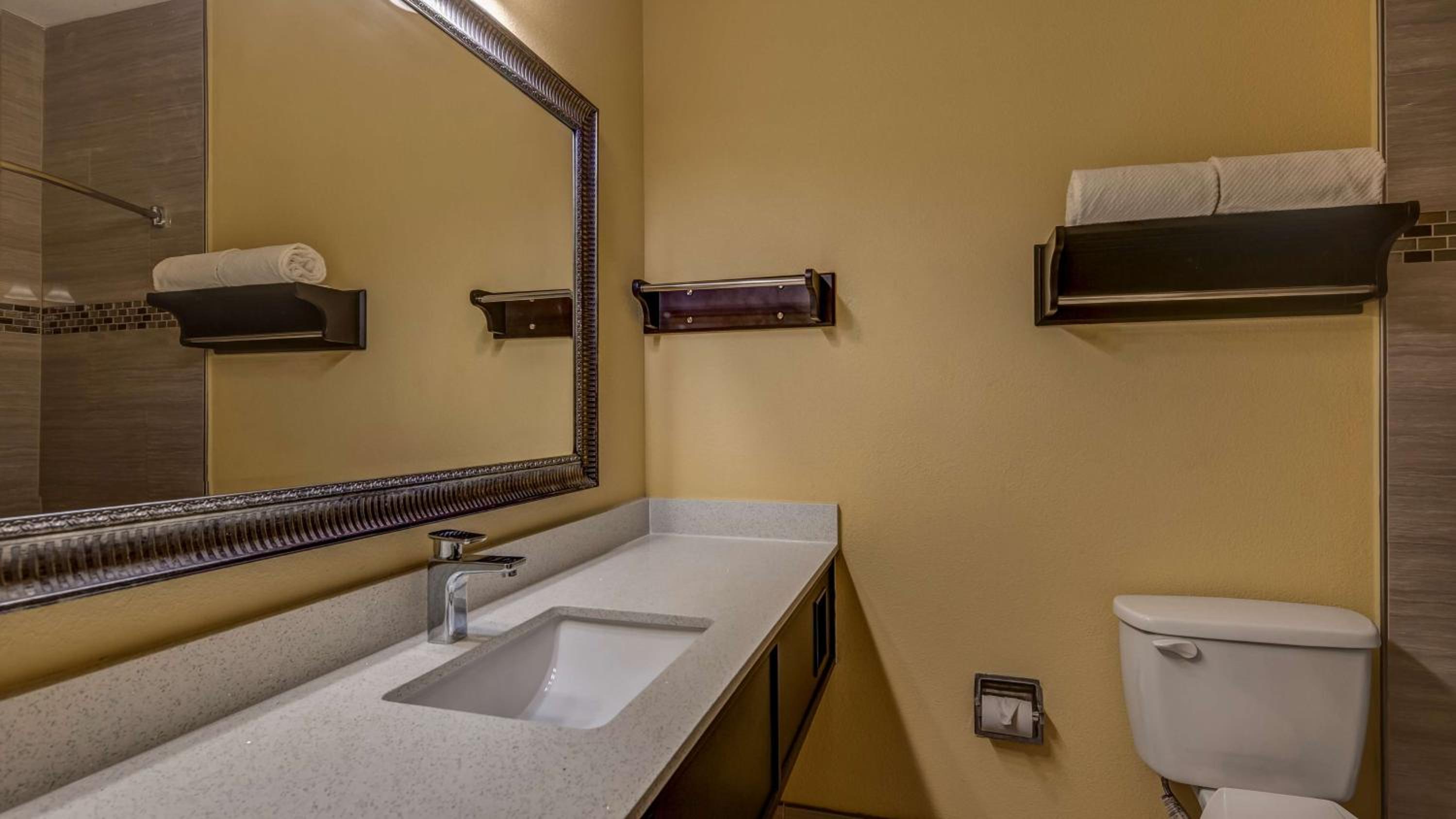 King Room - Non Smoking - Photo 2