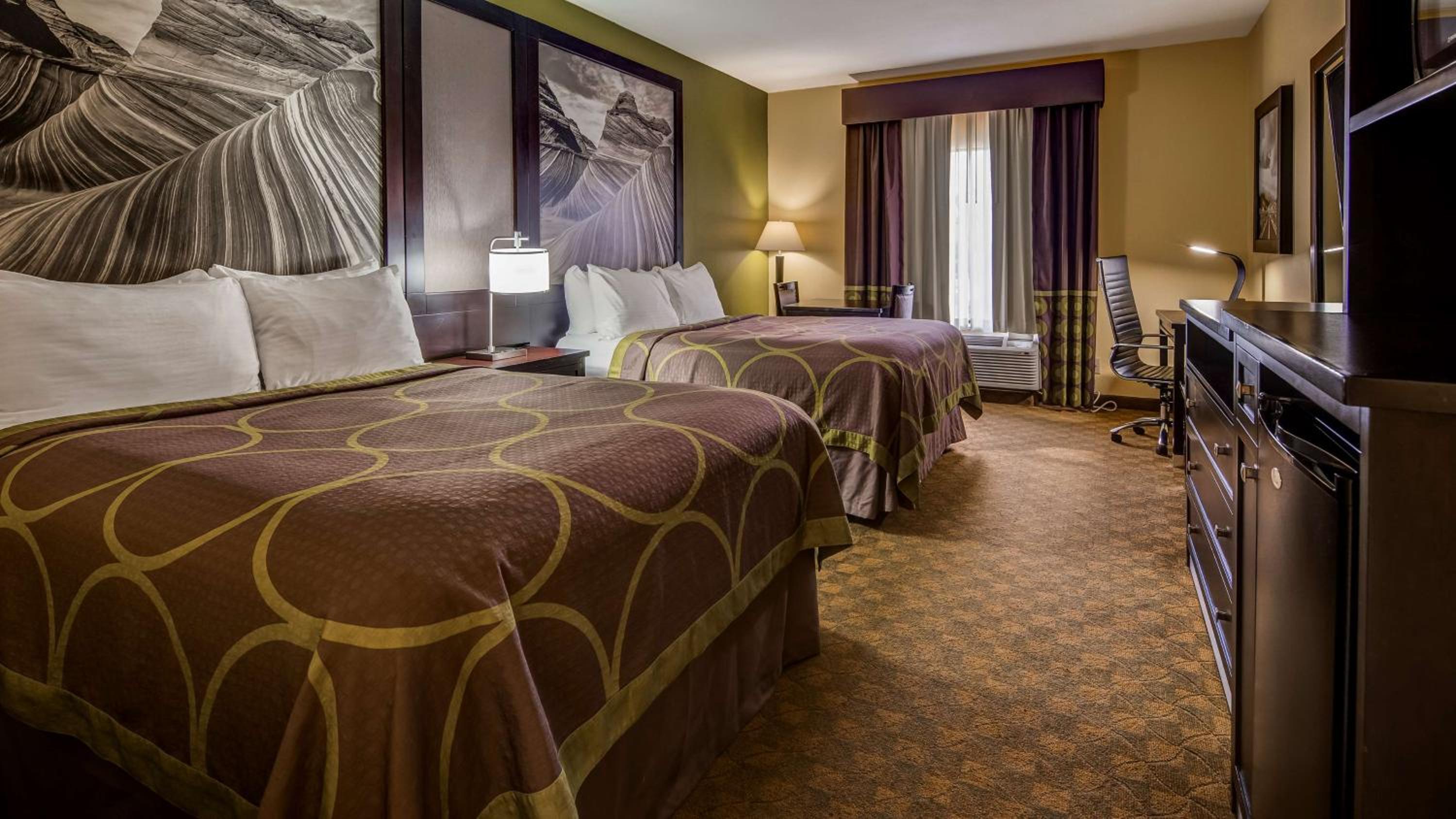 Queen Room with Two Queen Beds and Walk-in Shower - Disability Access - Photo 1